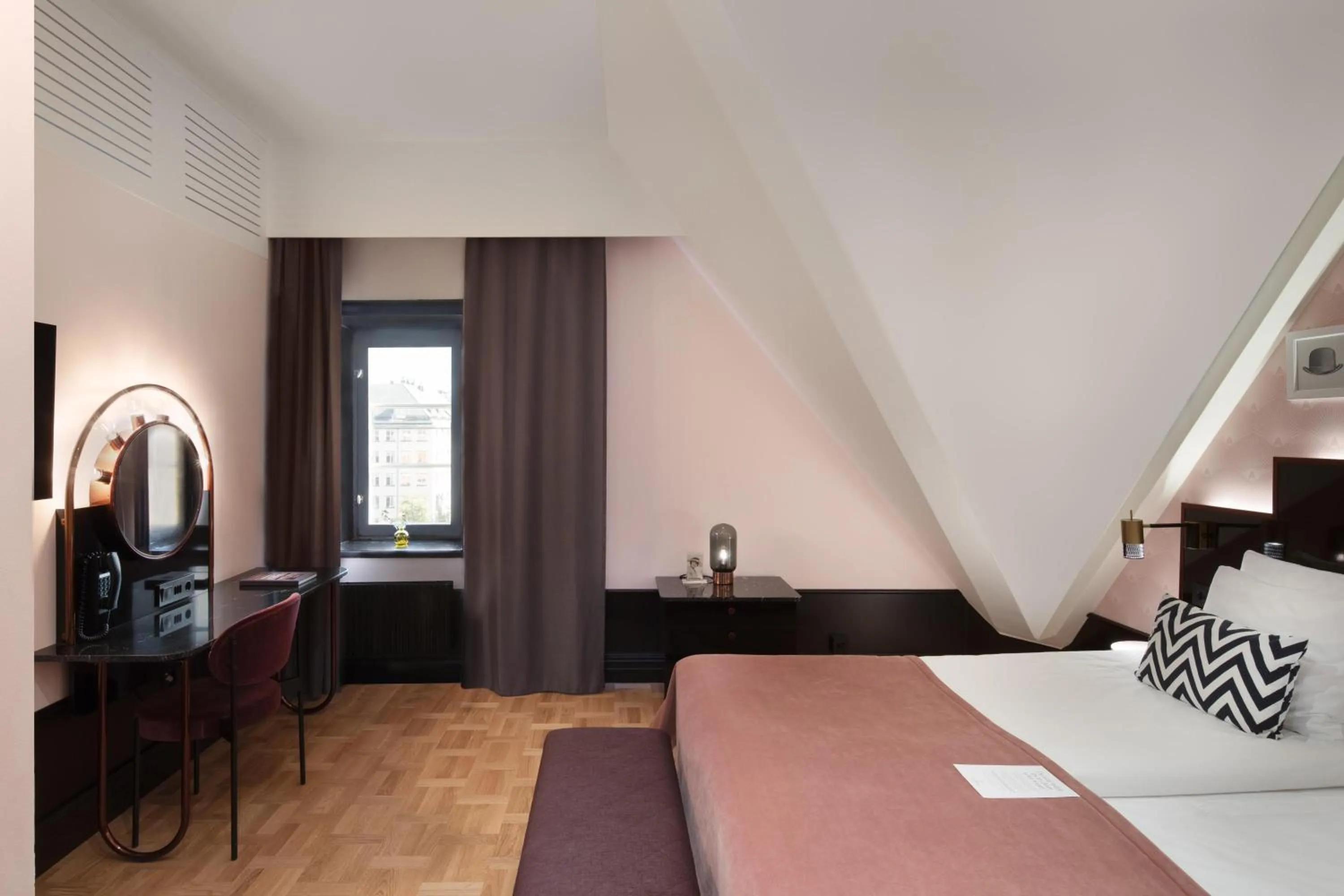 Master King Suite in Haymarket by Scandic