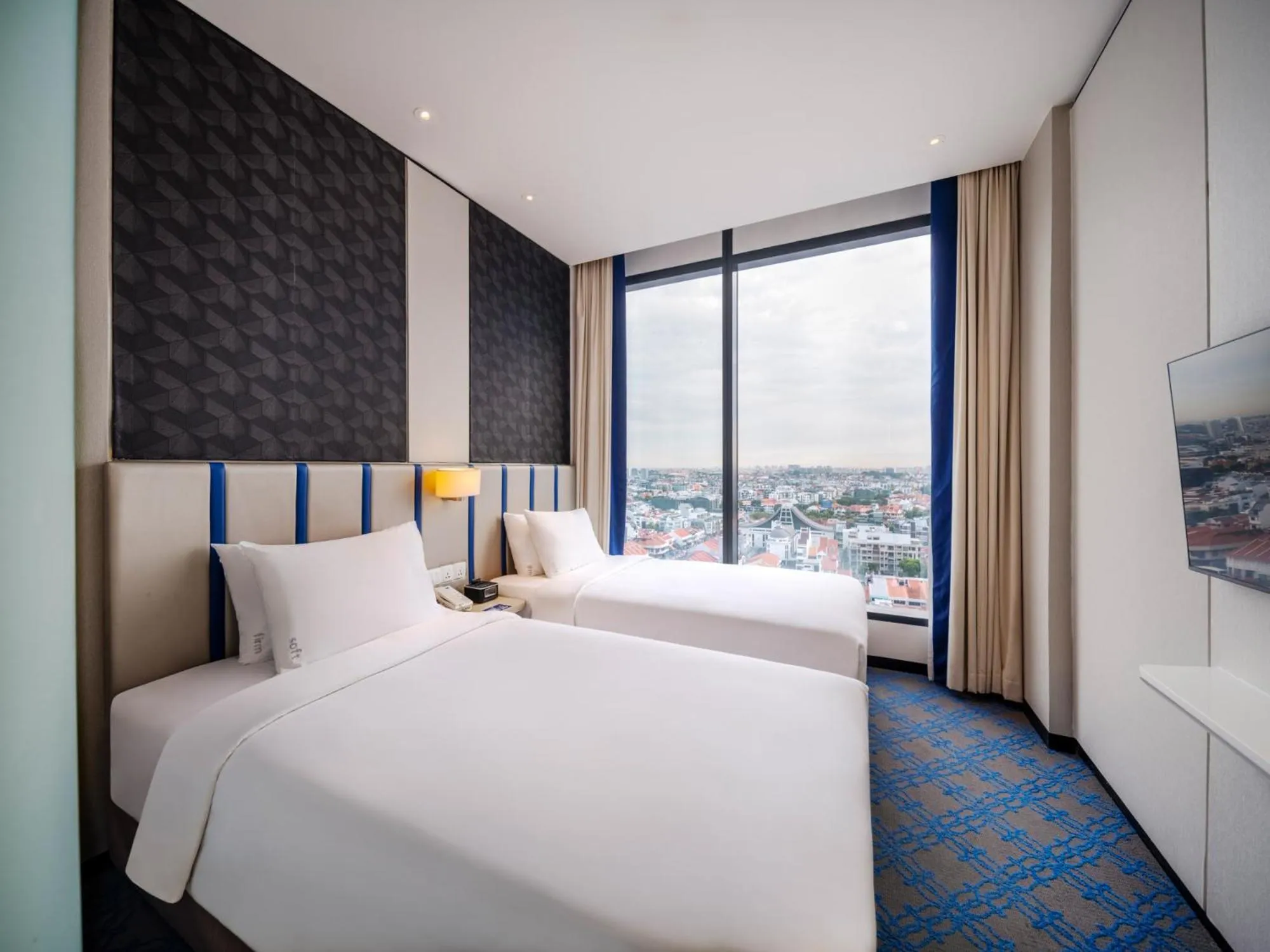 Standard Twin Room with City View and High Floor - single occupancy - Free Breakfast in Holiday Inn Express Singapore Katong by IHG