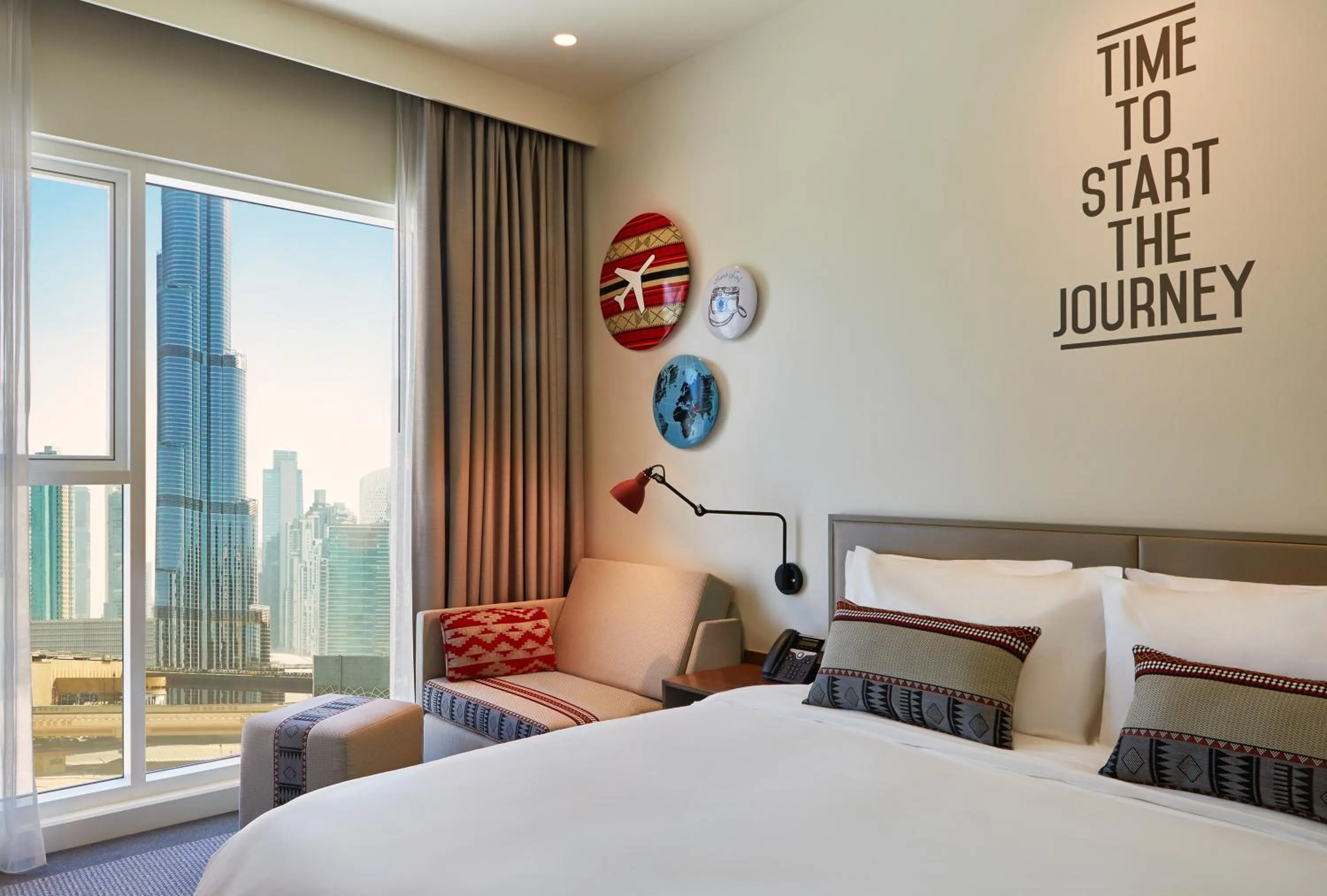 Rover Room Burj View - Free Shuttle Bus To The Beach & Dubai Mall in Rove Downtown