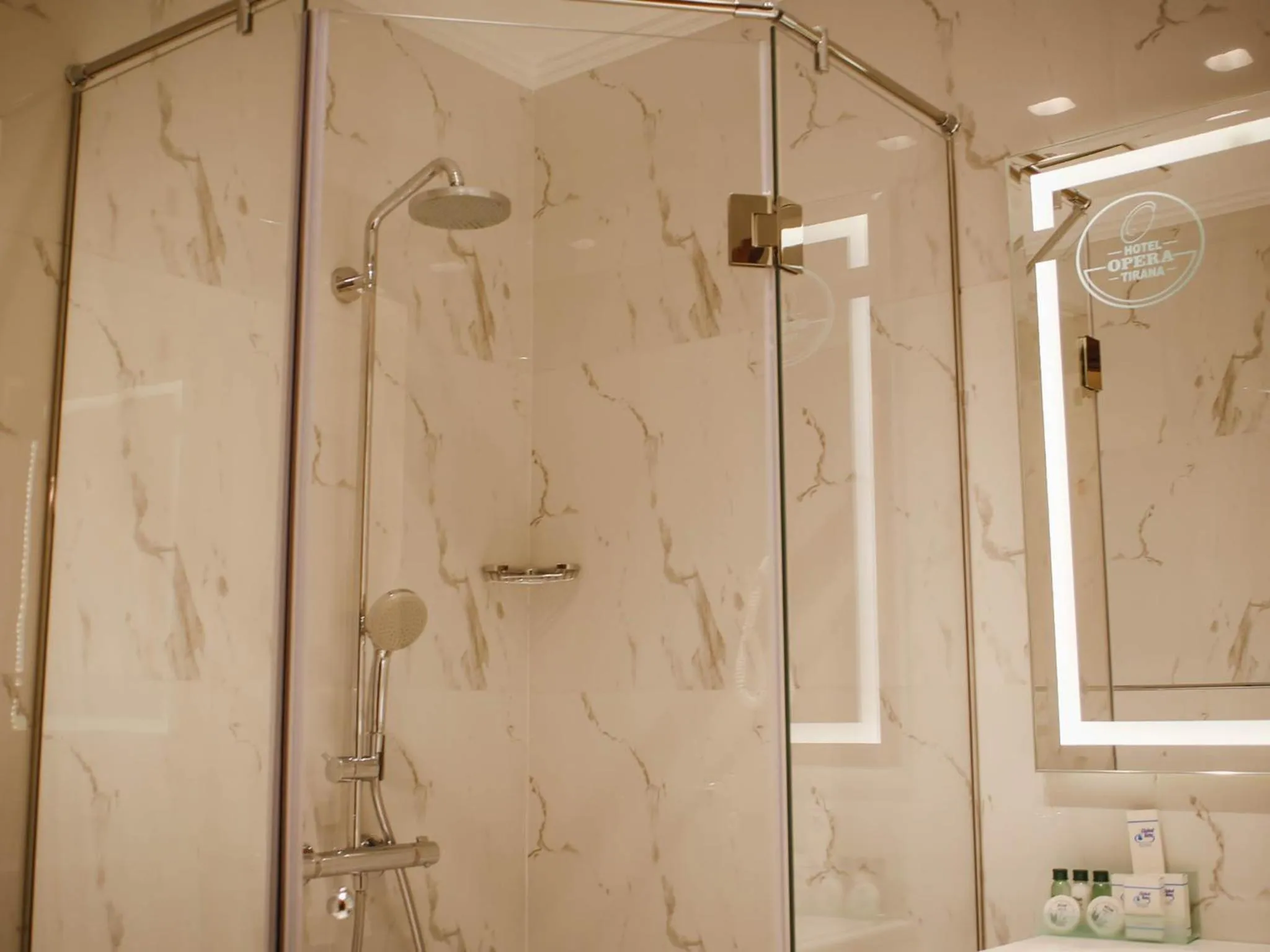 Twin Room in Hotel Opera