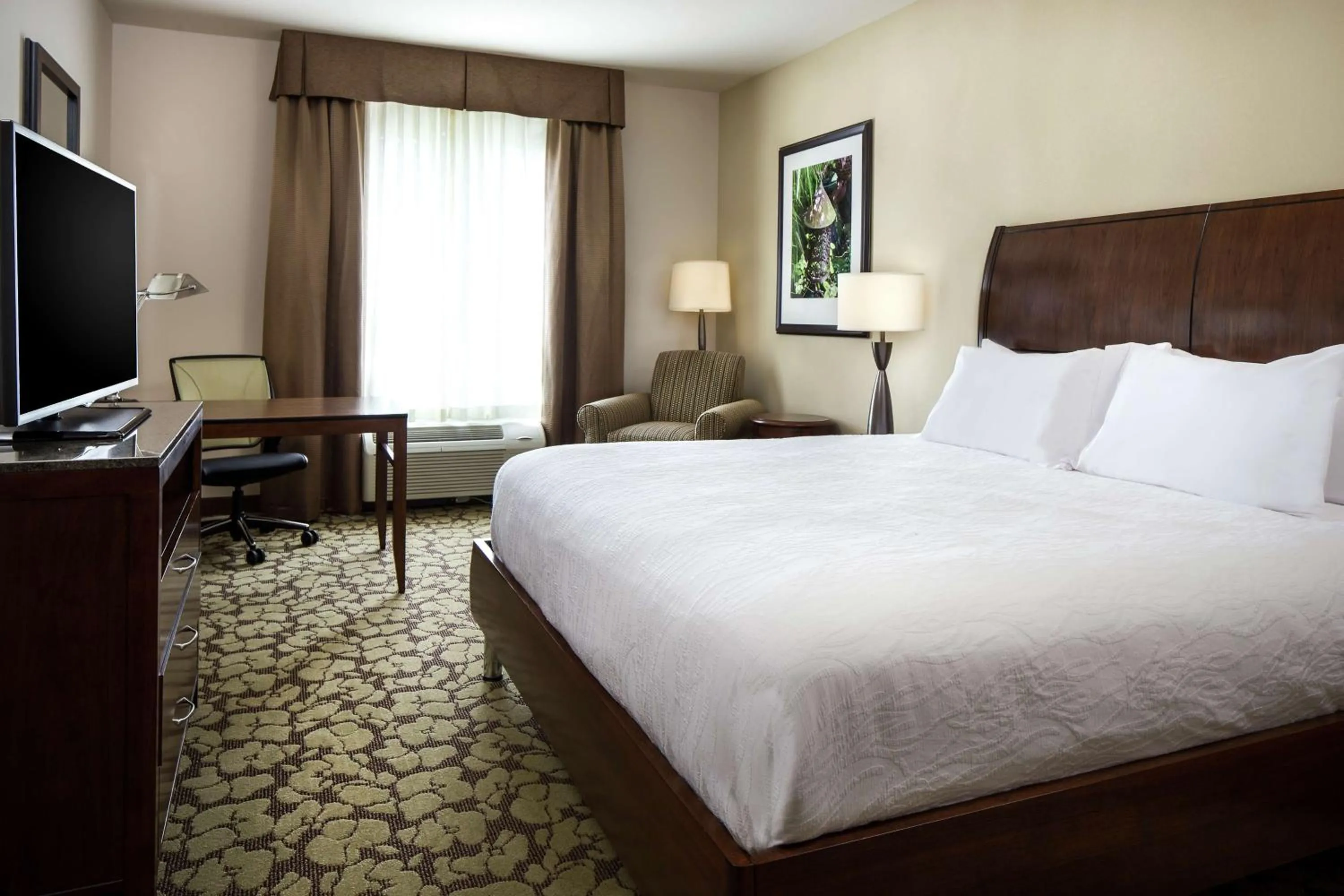 King Room - Hearing Access in Hilton Garden Inn Bettendorf/ Quad Cities
