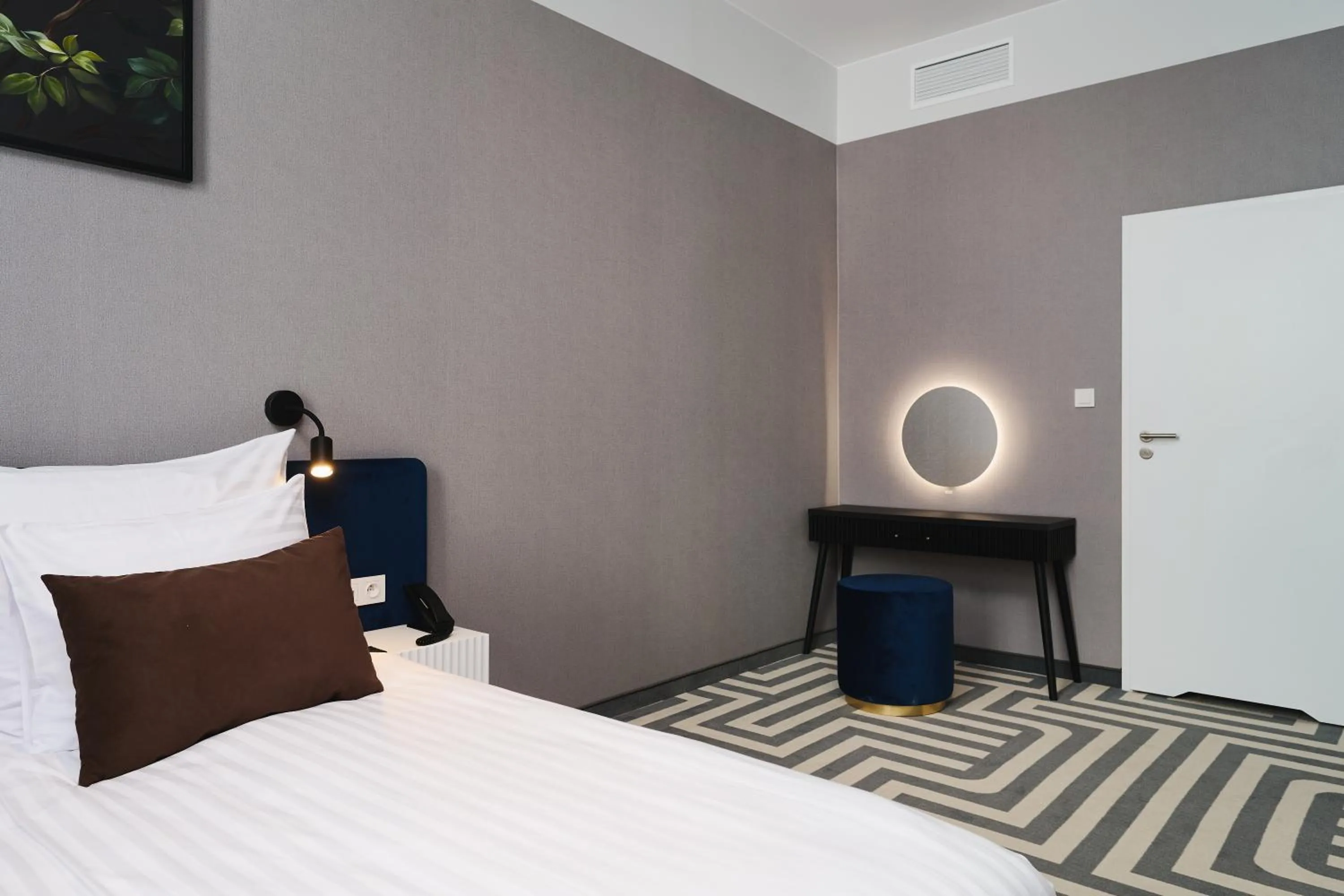 King Suite with City View - Non-Smoking in Aiden by Best Western Lodz