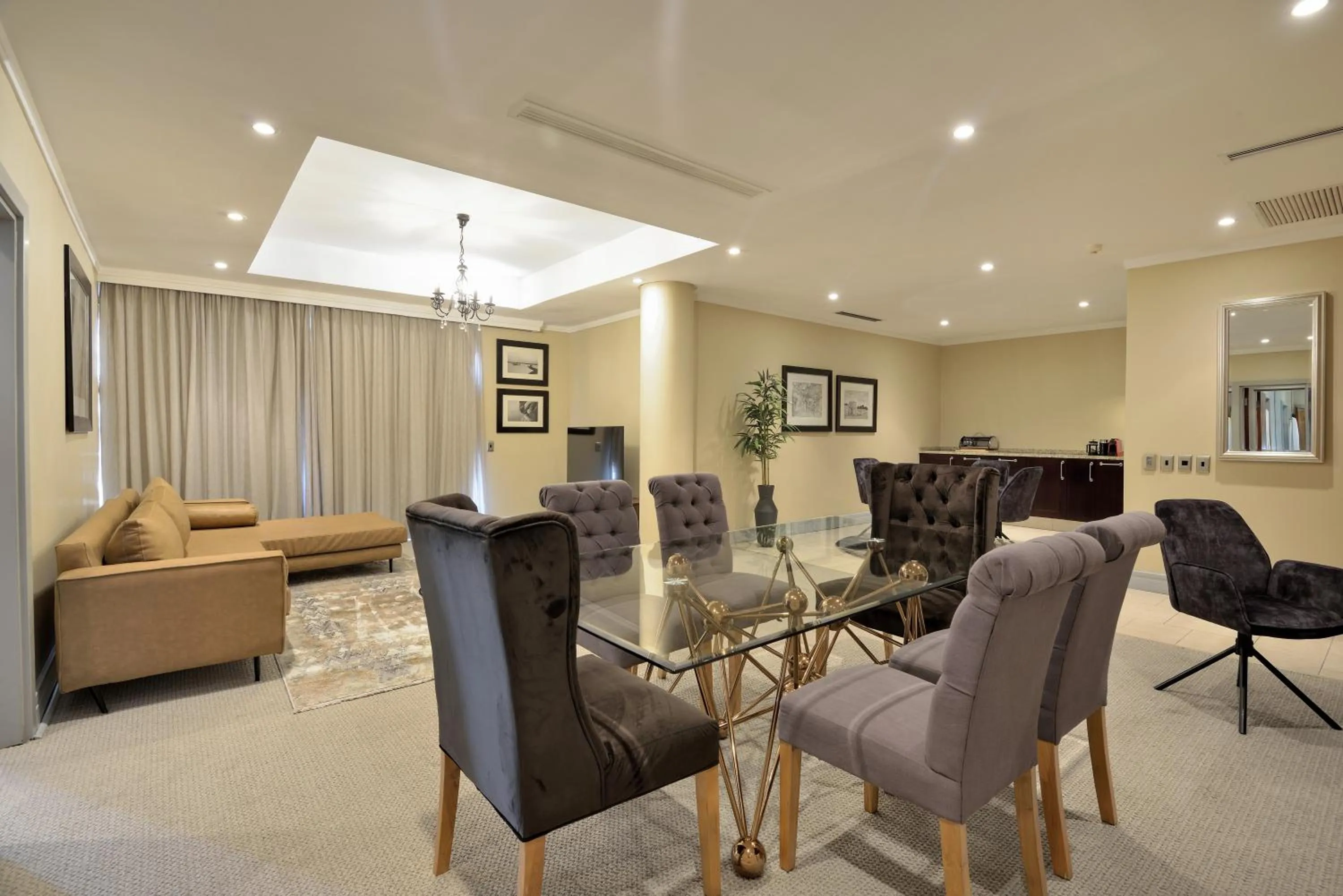 One-Bedroom Apartment in Raphael Suites