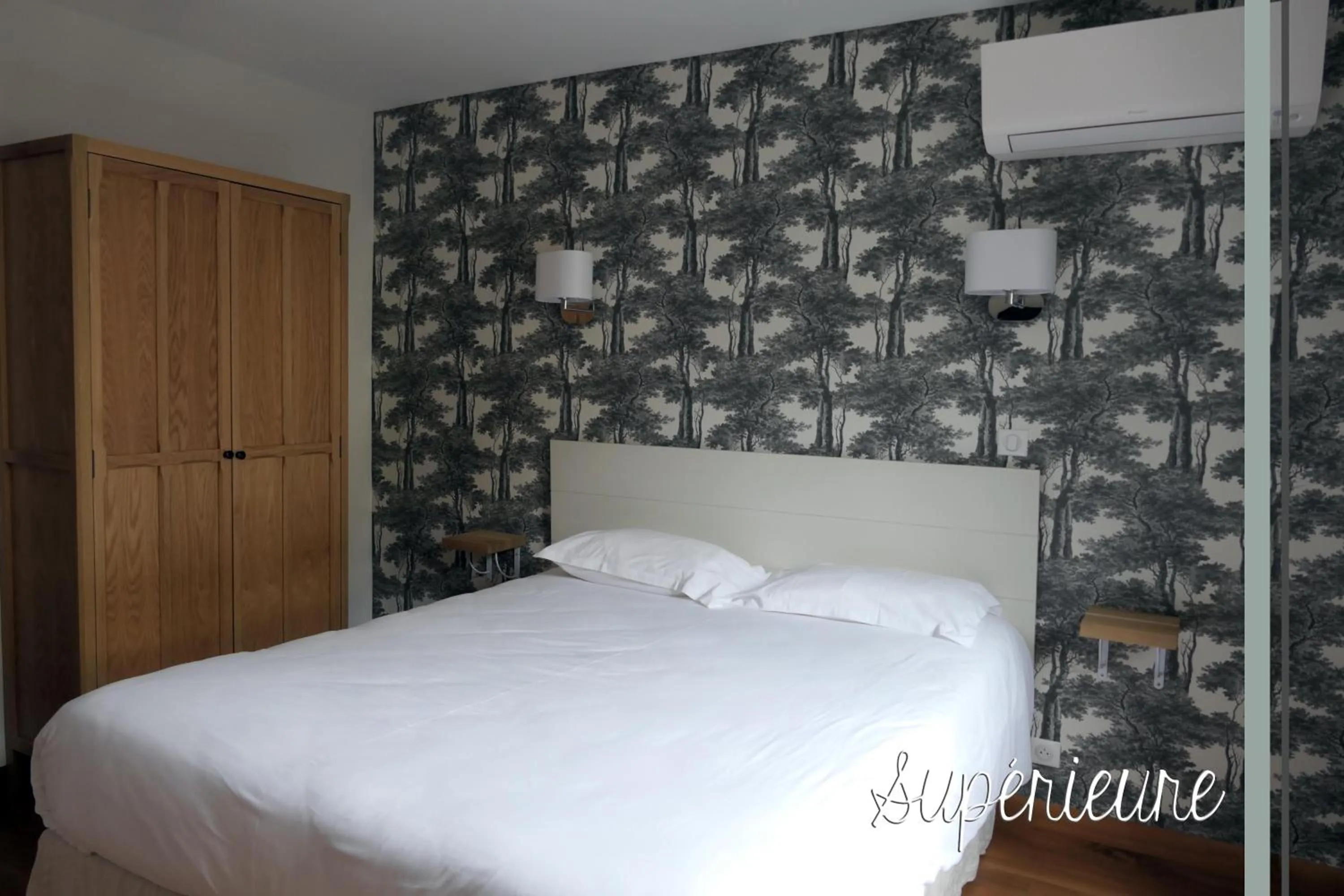 Superior Double Room in Logis Le Relais Champenois