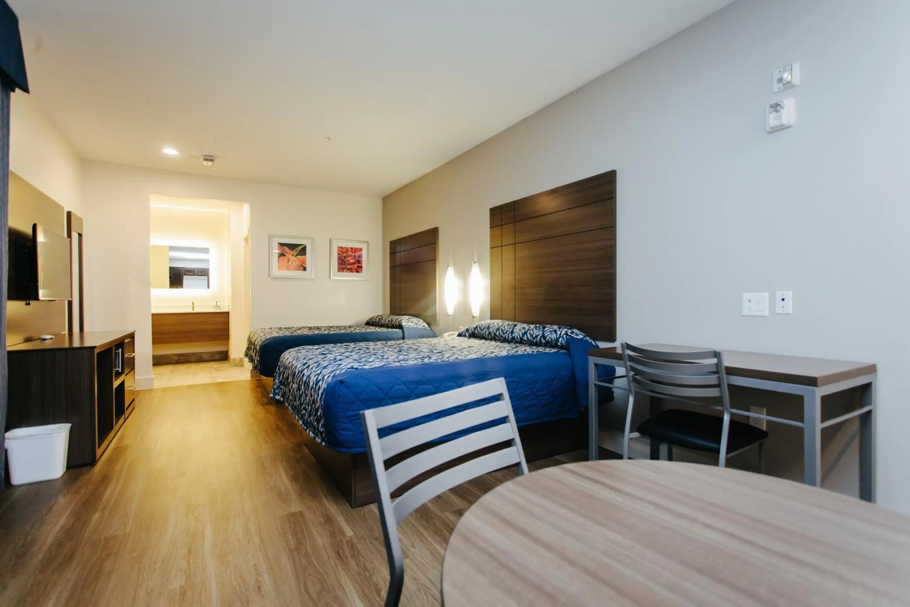 Superior Queen Room with Two Queen Beds in Palace Inn Blue City Centre