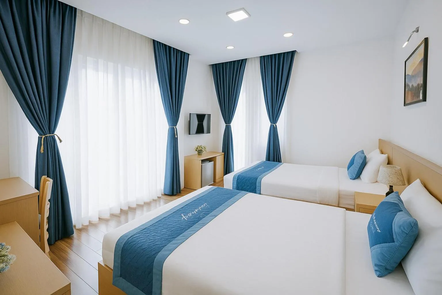 Twin Room with Balcony in Tuan Thuy Hotel