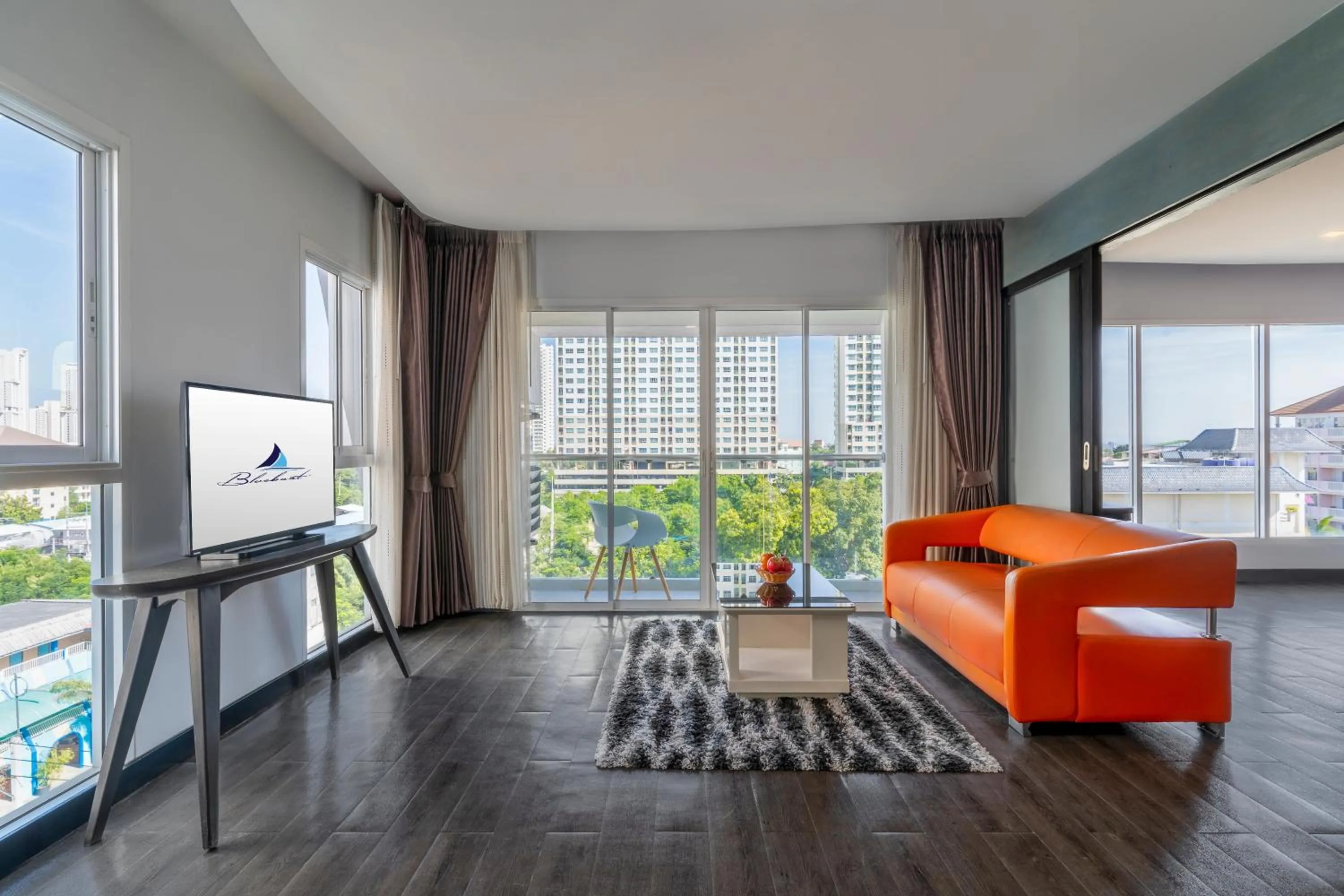 Queen Suite with Spa Bath in Blue Boat Hotel JC