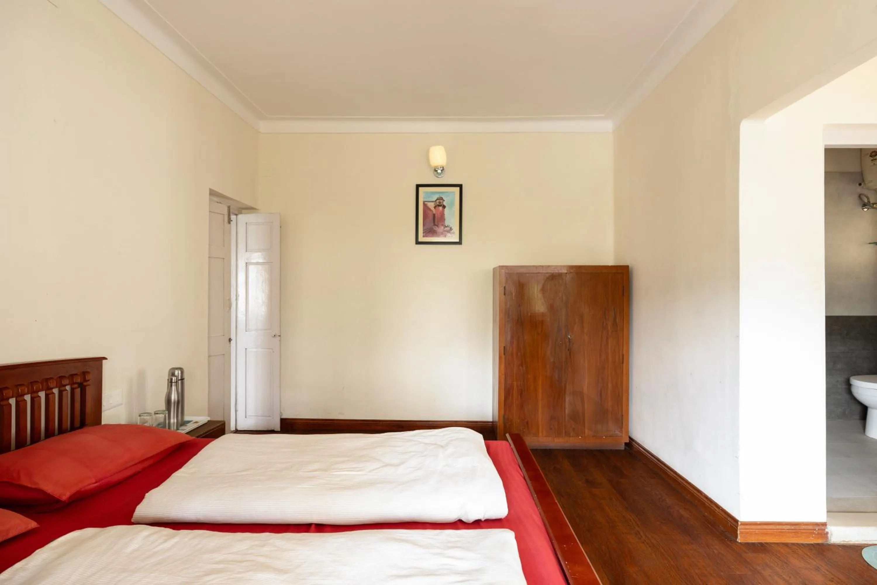 Deluxe Double Room with Balcony in Colonels inn