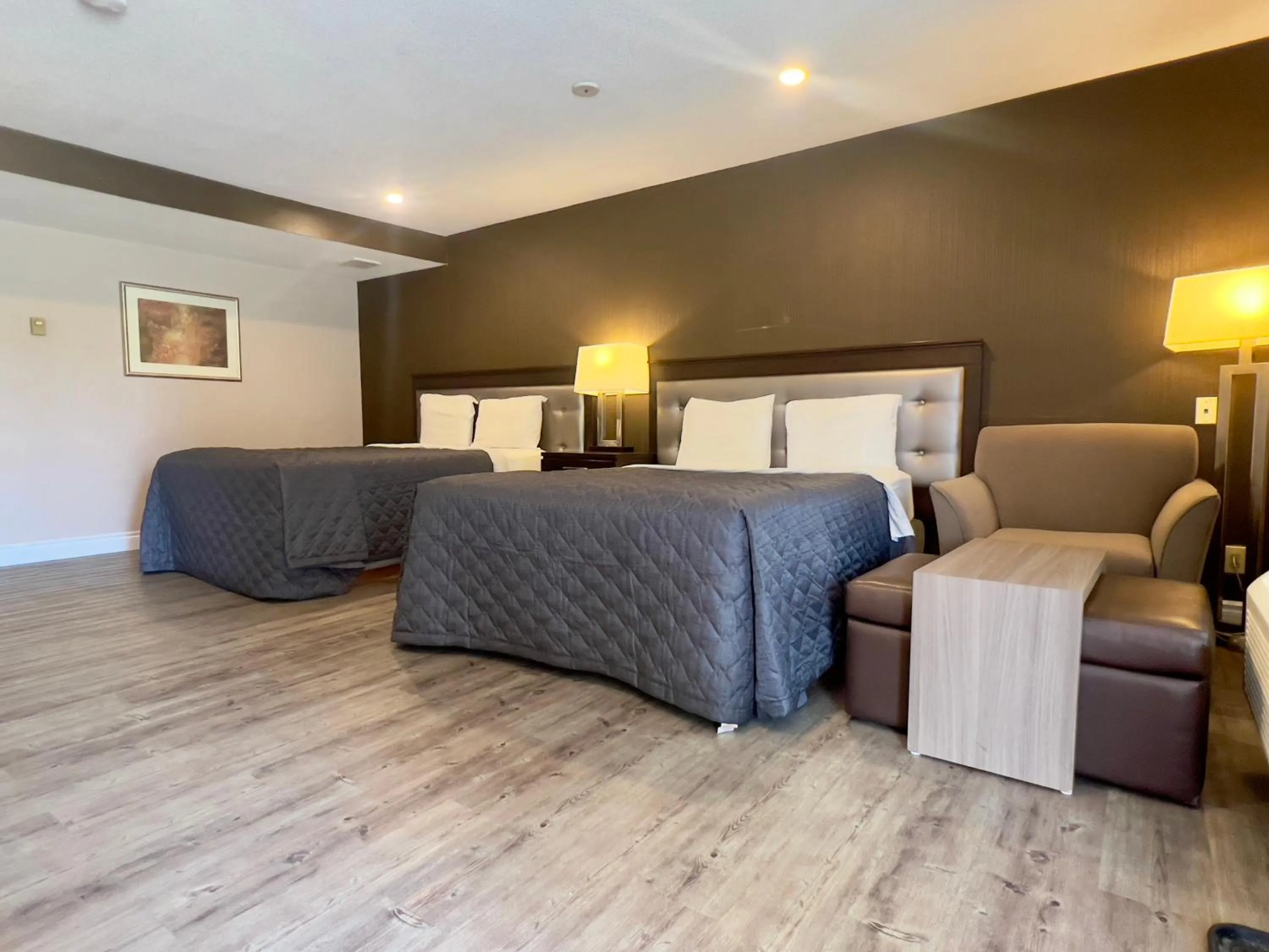 Queen Room with Two Queen Beds in First Canada Hotel Cornwall Hwy 401 ON