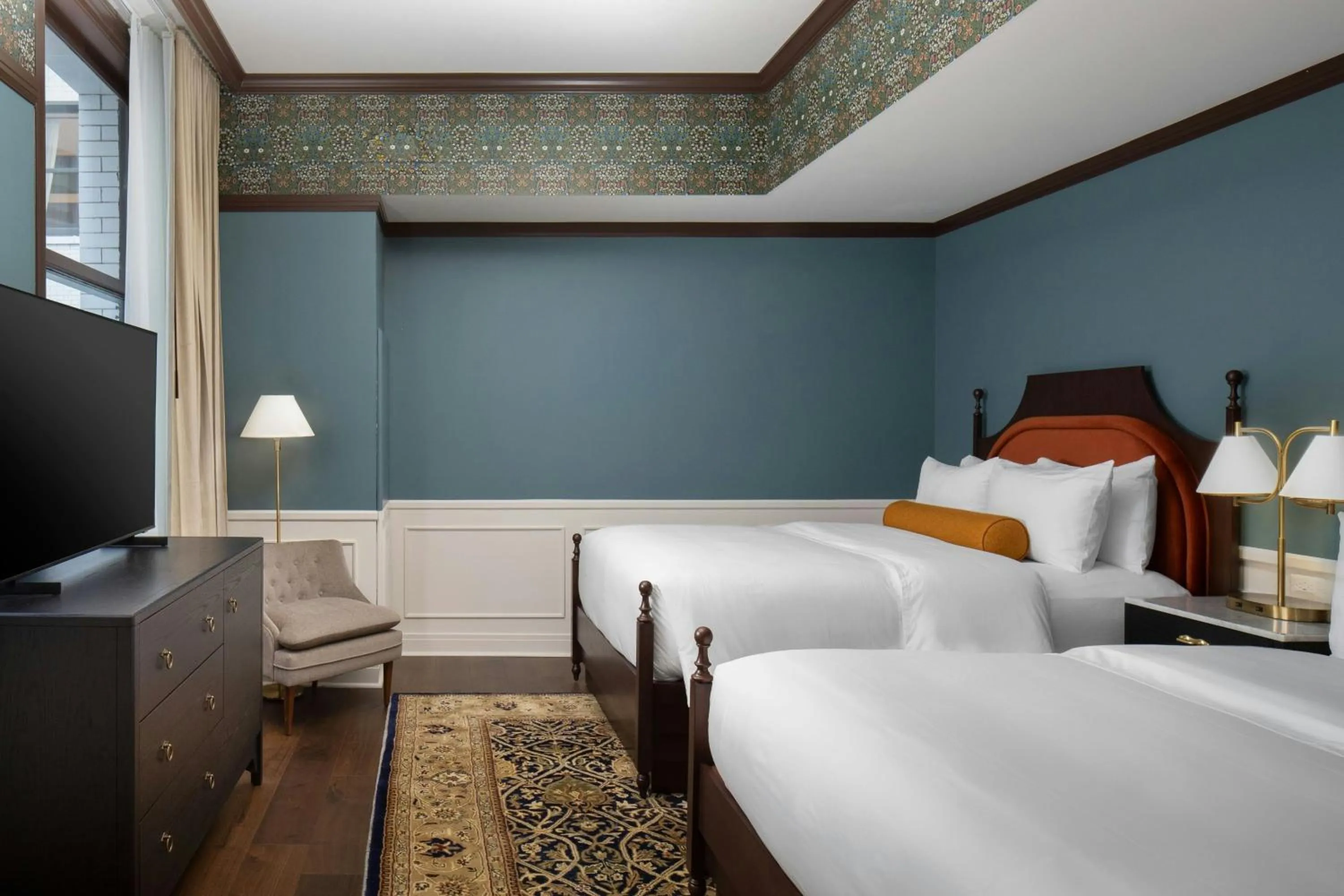 Queen Room with Two Queen Beds - Mobility and Hearing Accessible with Roll-in Shower in Hotel David Whitney, Autograph Collection