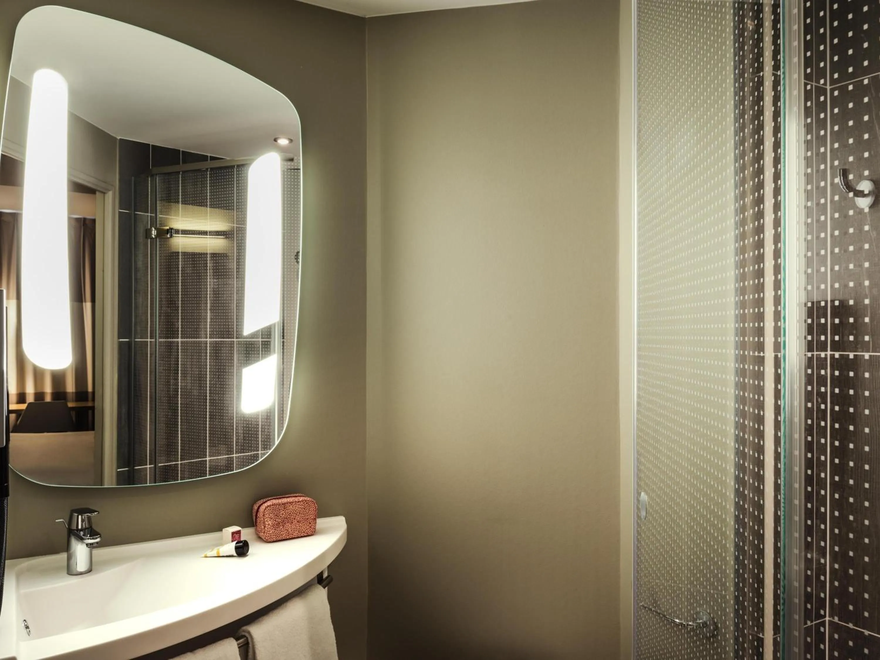 Standard Double Room with Sofa Bed in ibis Saint Quentin en Yvelines - Vélodrome