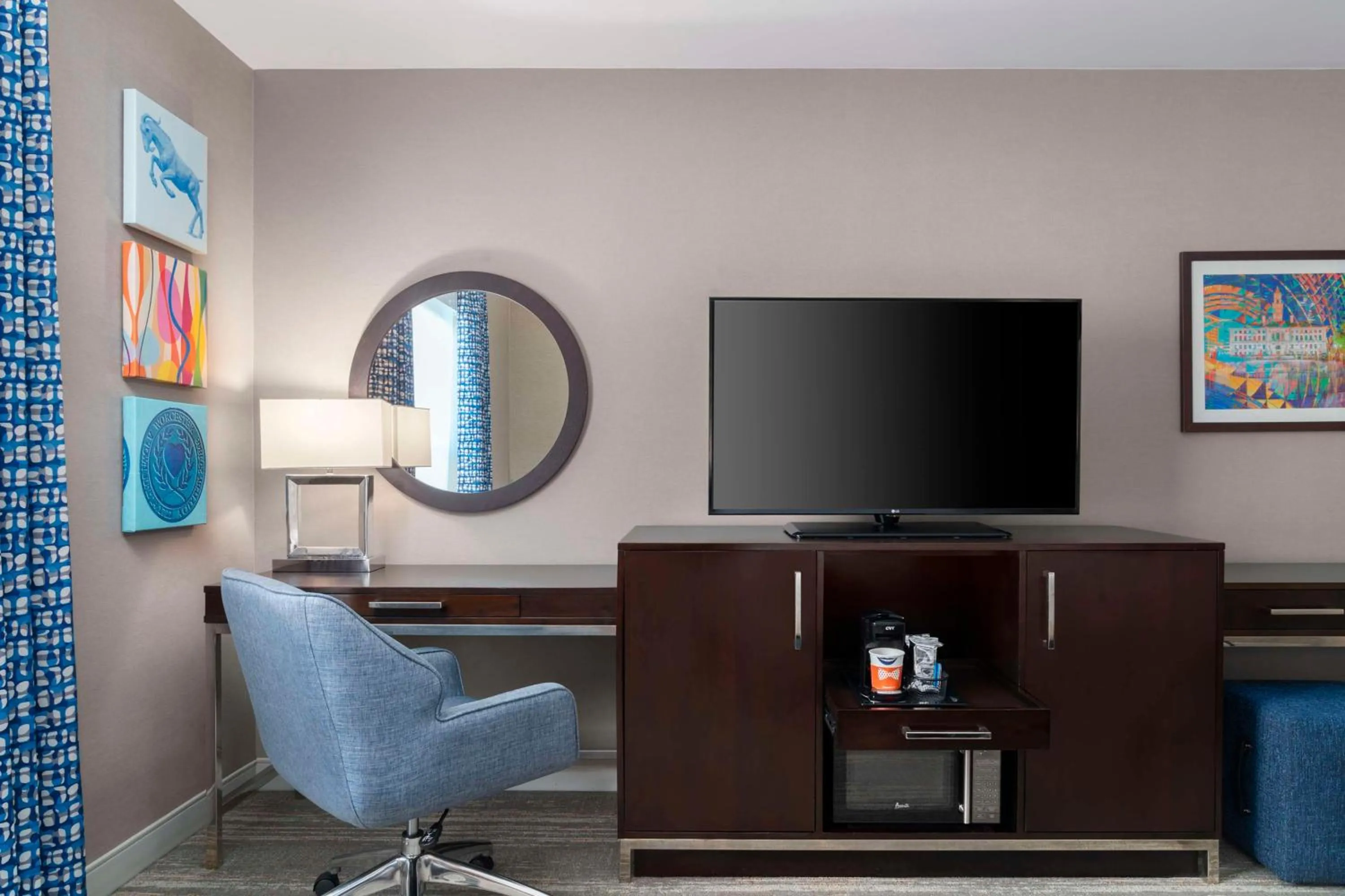 King Room - Non-Smoking in Hampton Inn & Suites-Worcester, MA