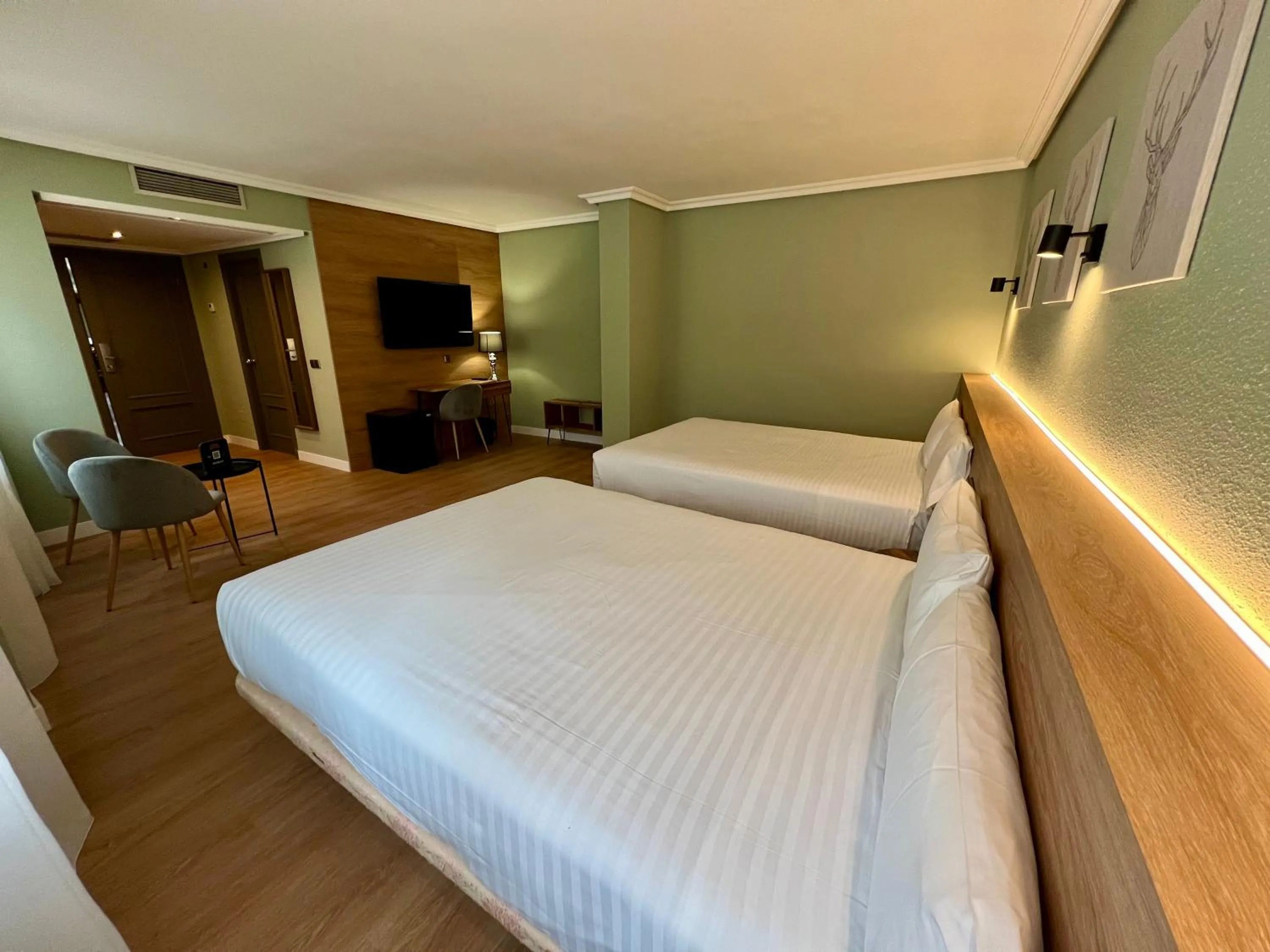 Standard  Room (4 adults) in Yomo Imperial