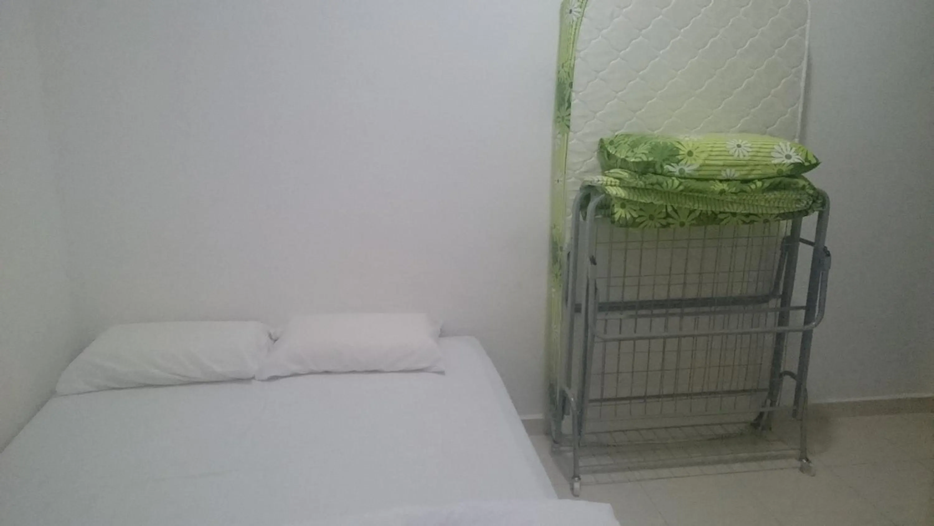 Queen Single in Axis Hotel