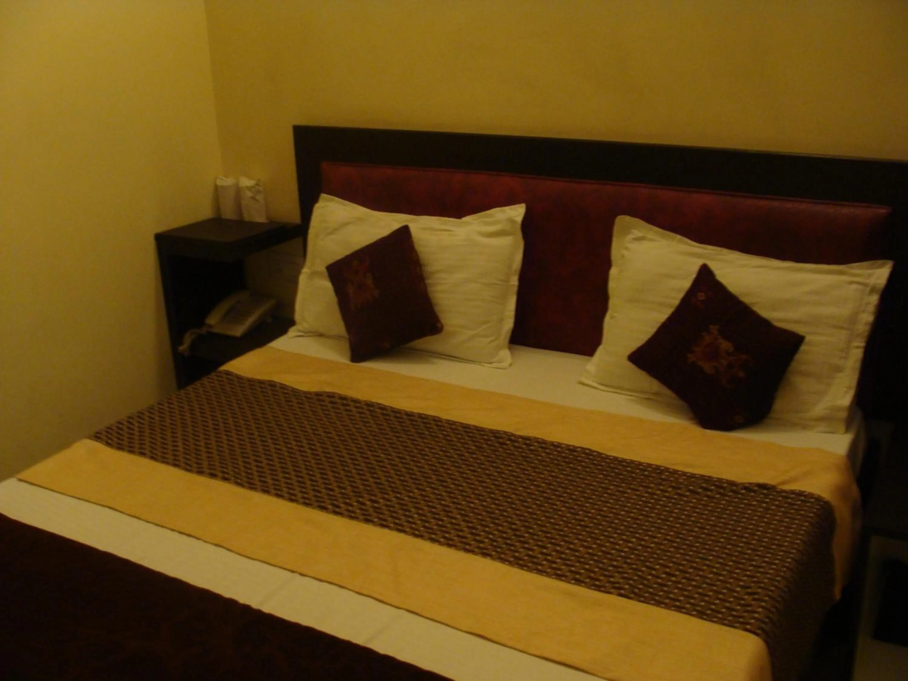 Superior Queen Room - single occupancy in Hotel Abhinandan Grand