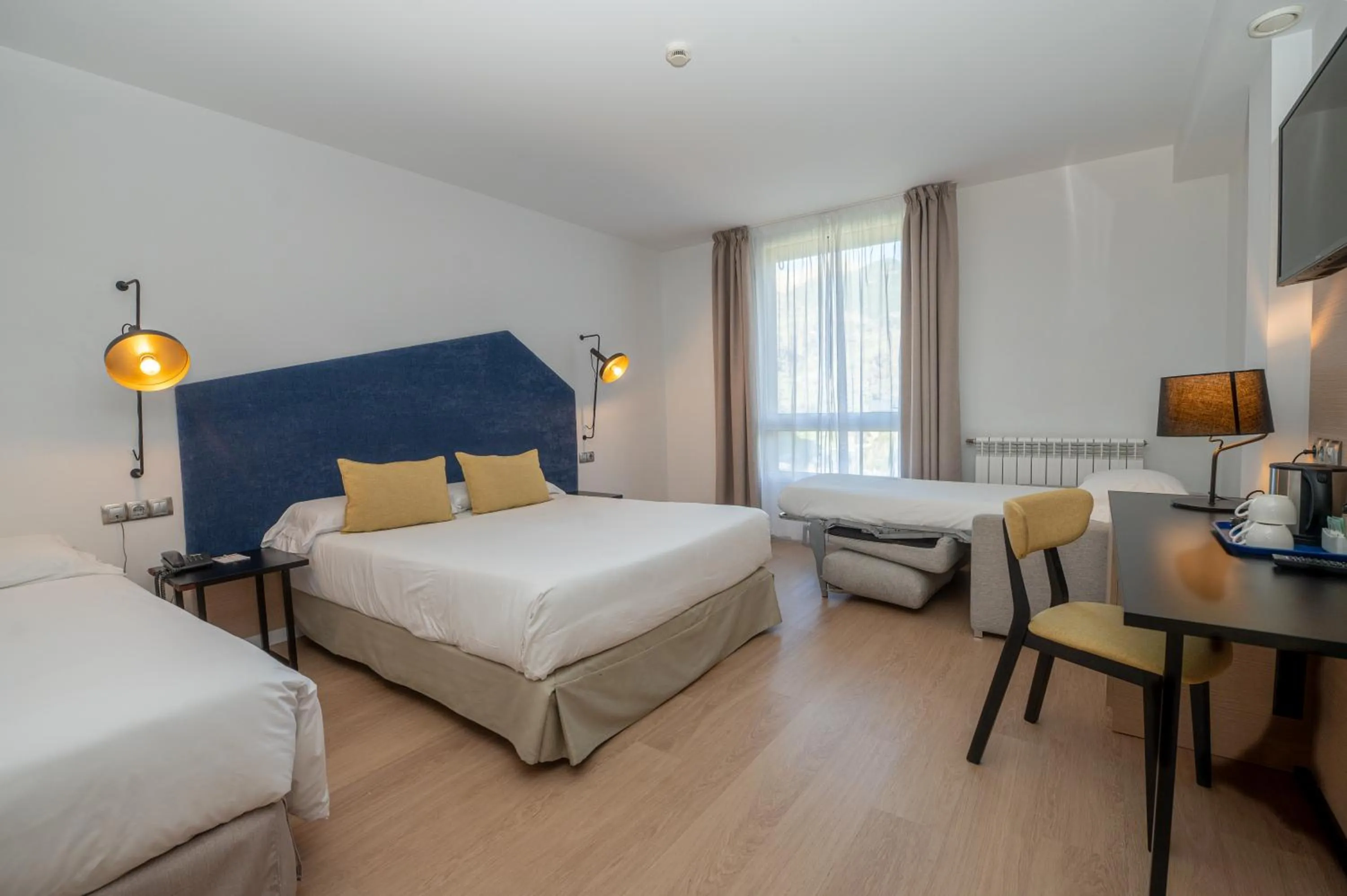 Quadruple Room in Hotel Roc Meler