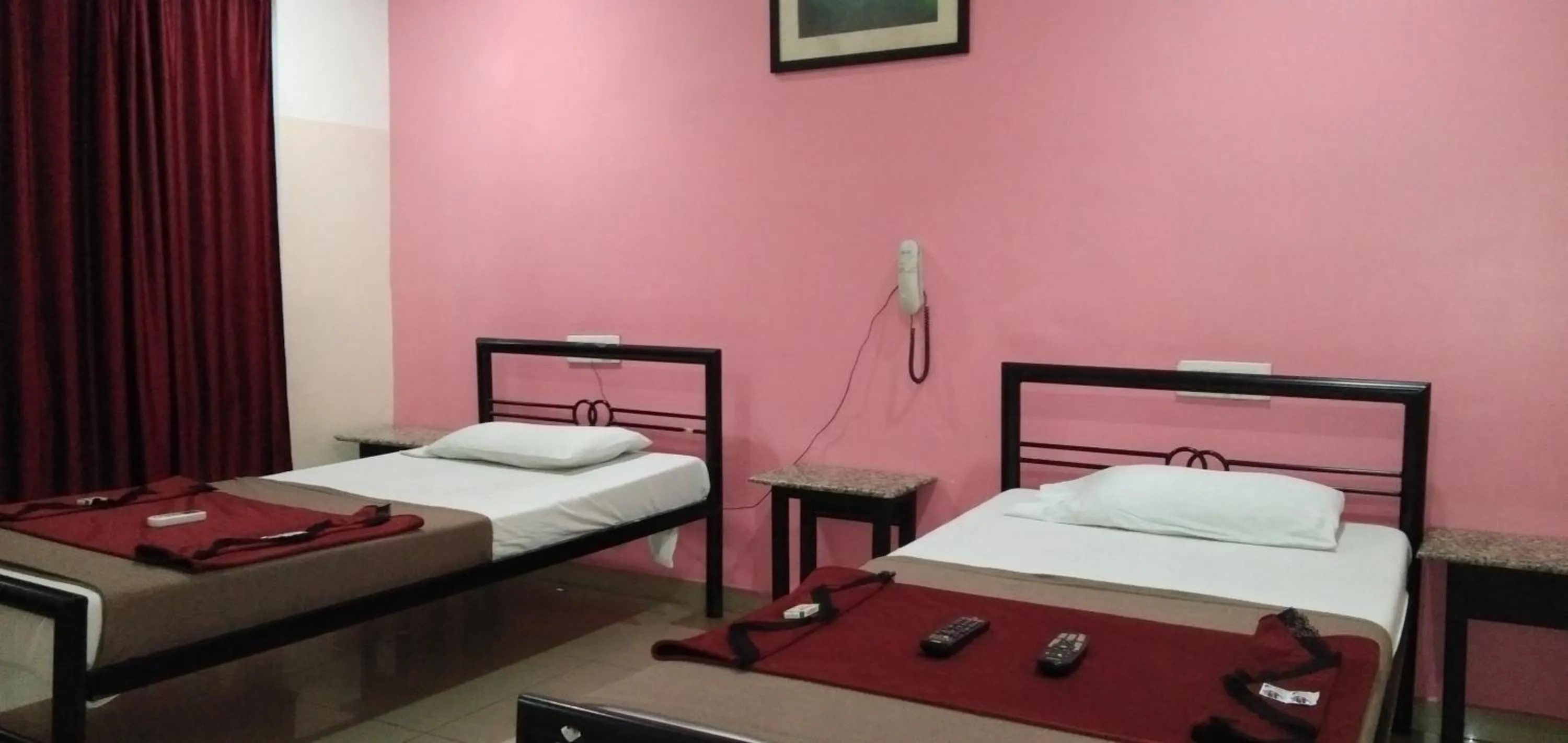 Deluxe Double Room without AC  - single occupancy in Deccan Comforts