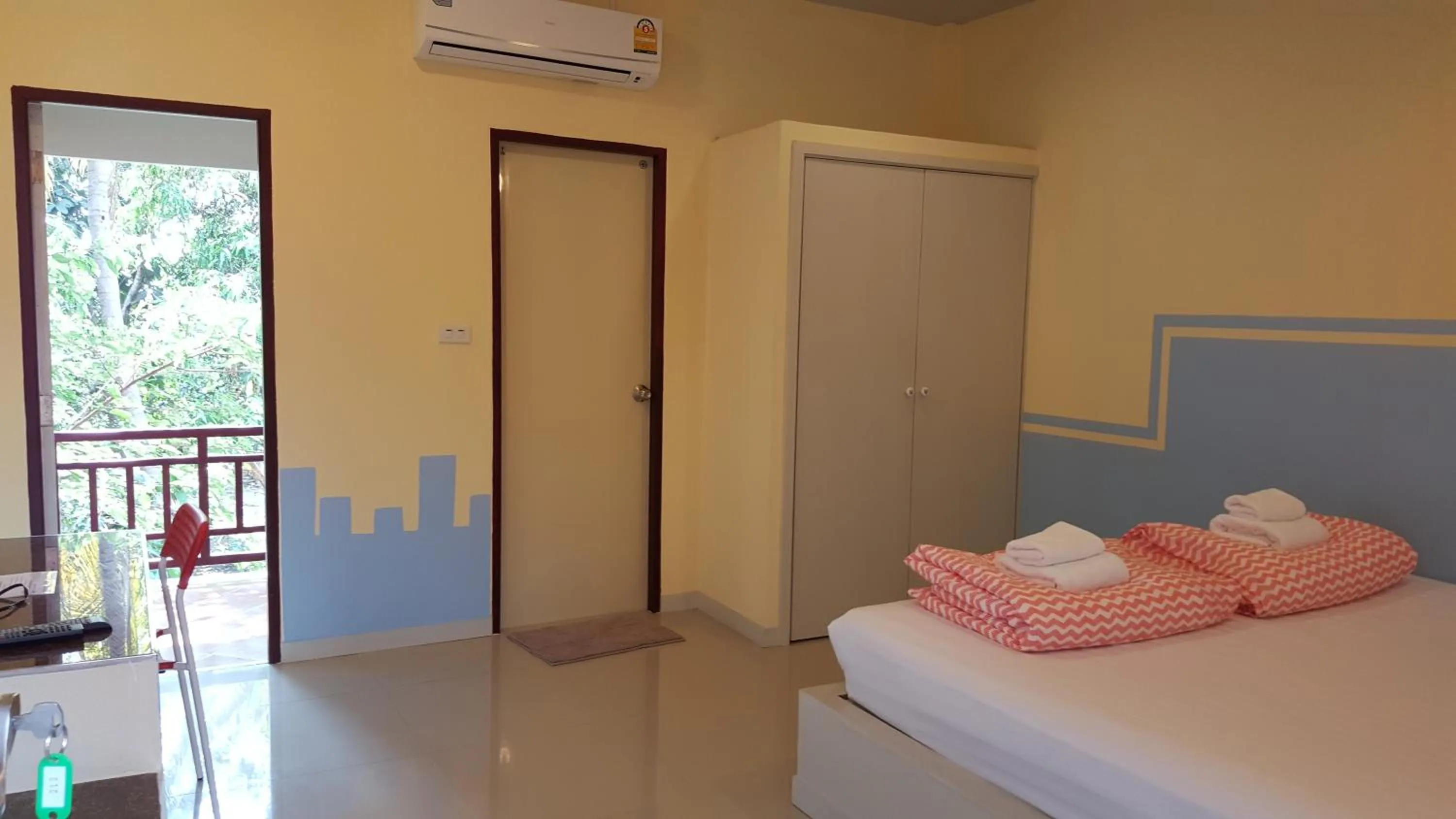 Deluxe Double Room in Juntima Place at Amphawa