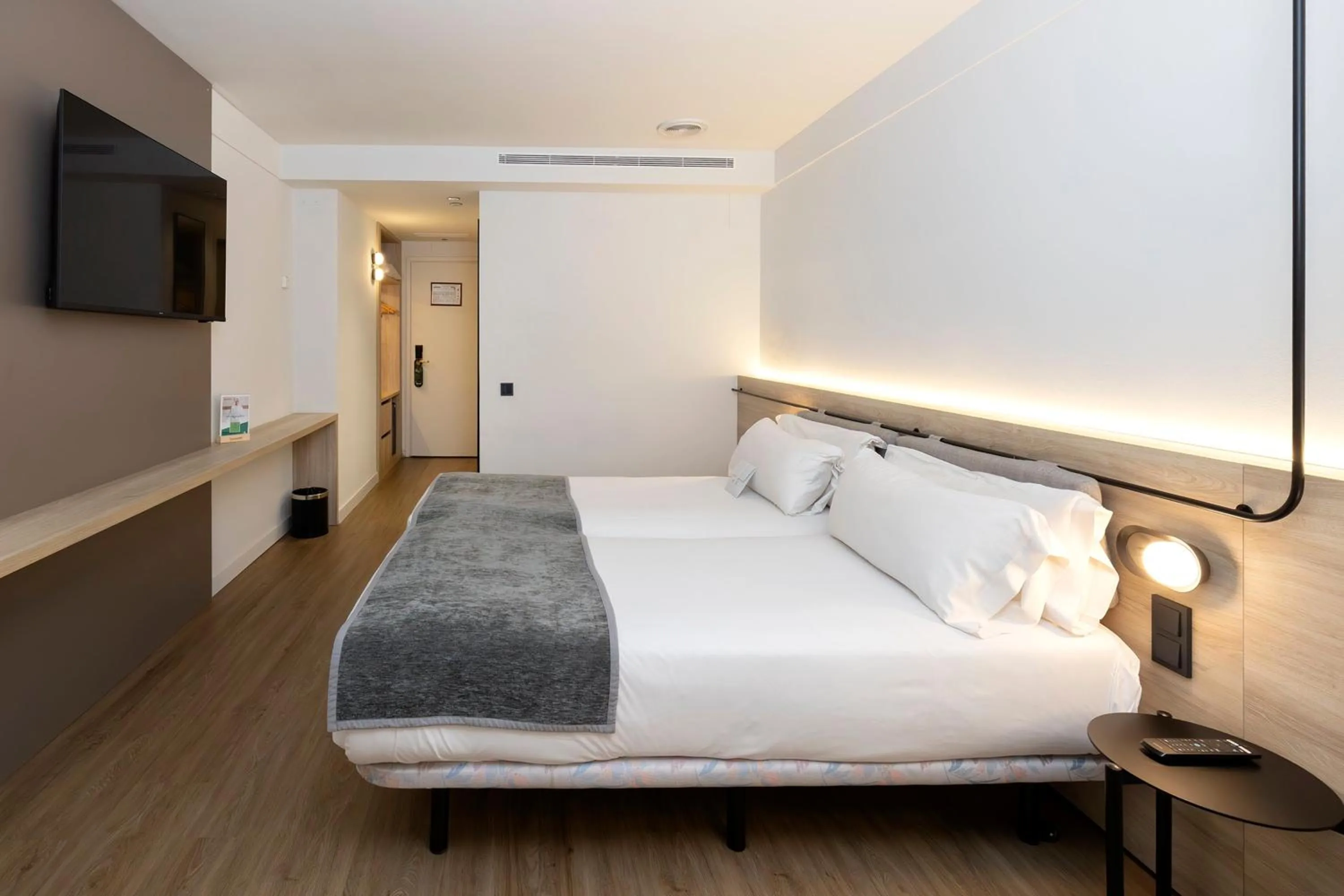 Twin Room in Sercotel Delfos Andorra