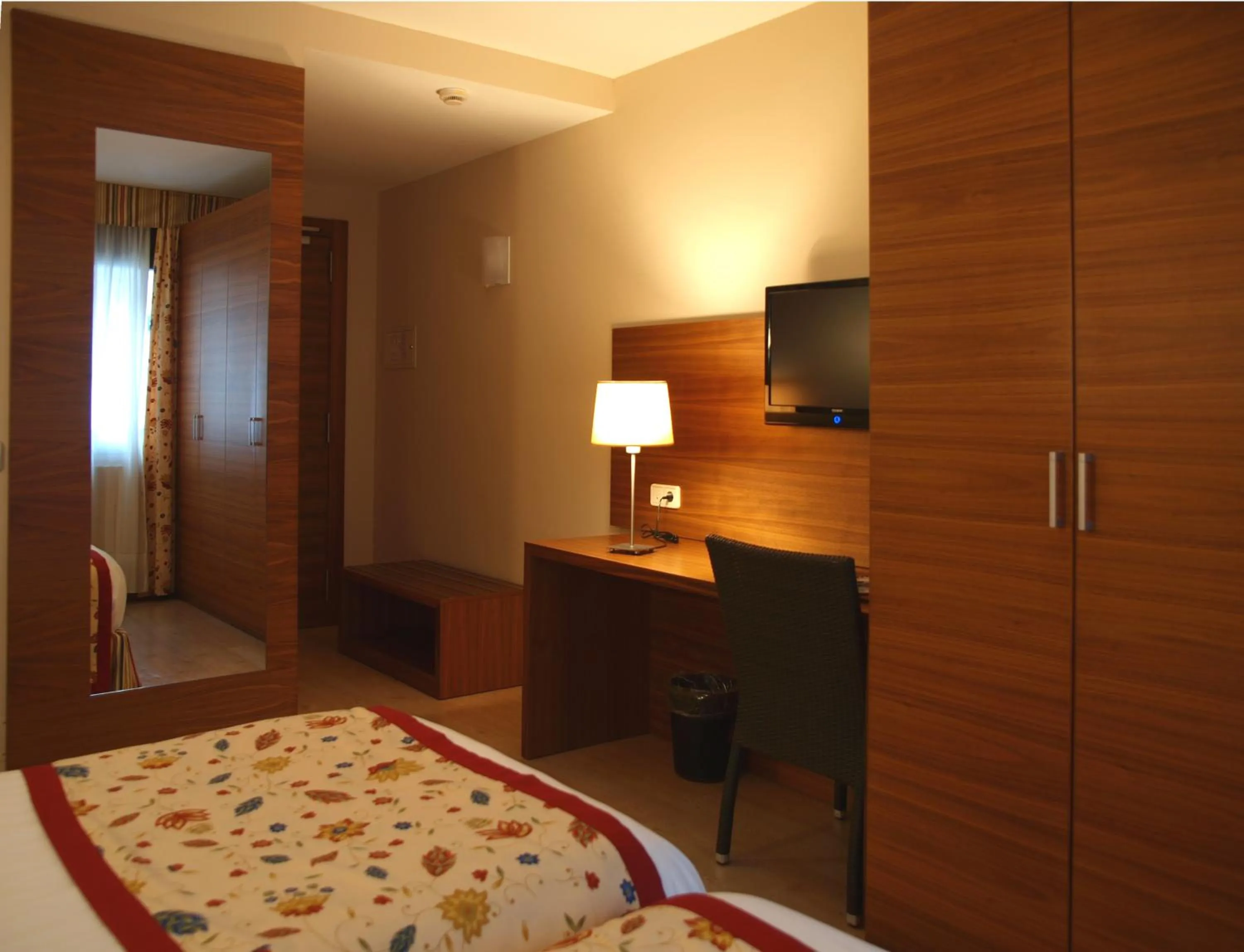 Economy Twin Room in Hotel Guillem & Spa