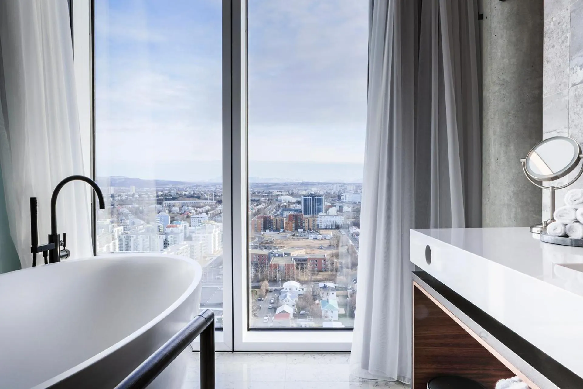 Suite with Bathtub in Tower Suites Reykjavík