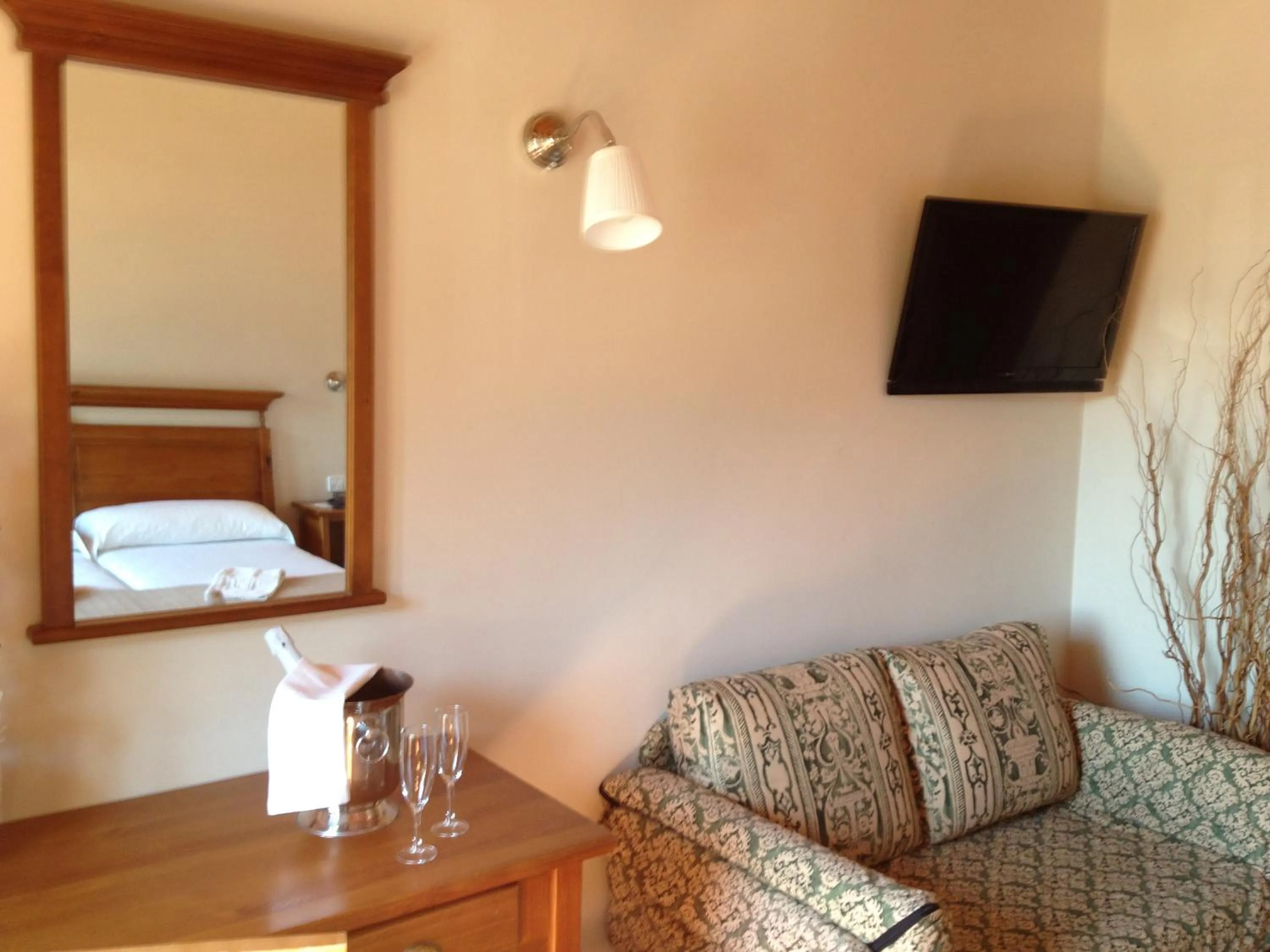 Triple Room in Hotel Xalet Verdú