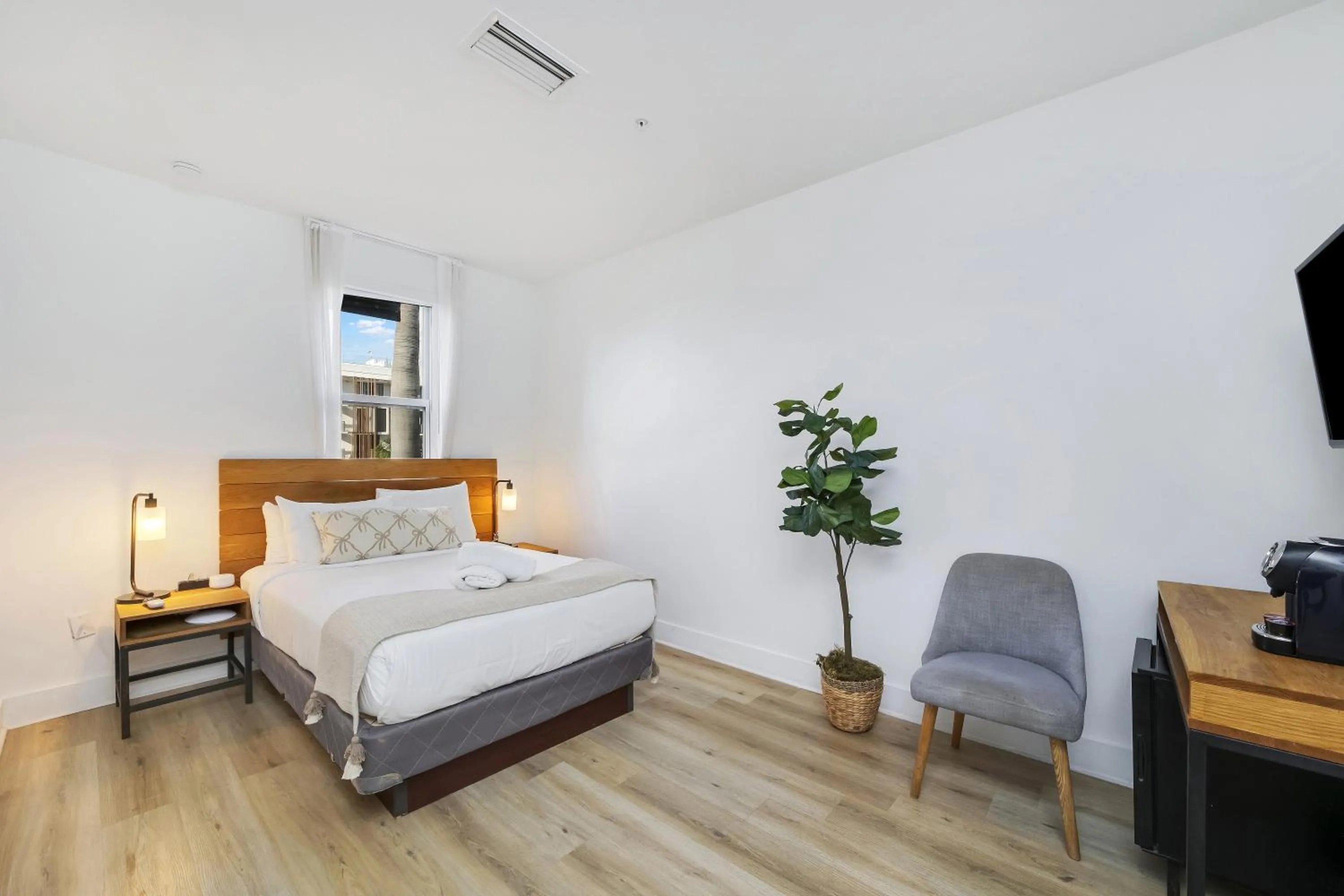 Full Room (Self Check-in) in The Meridian Hotel by At Mine Hospitality