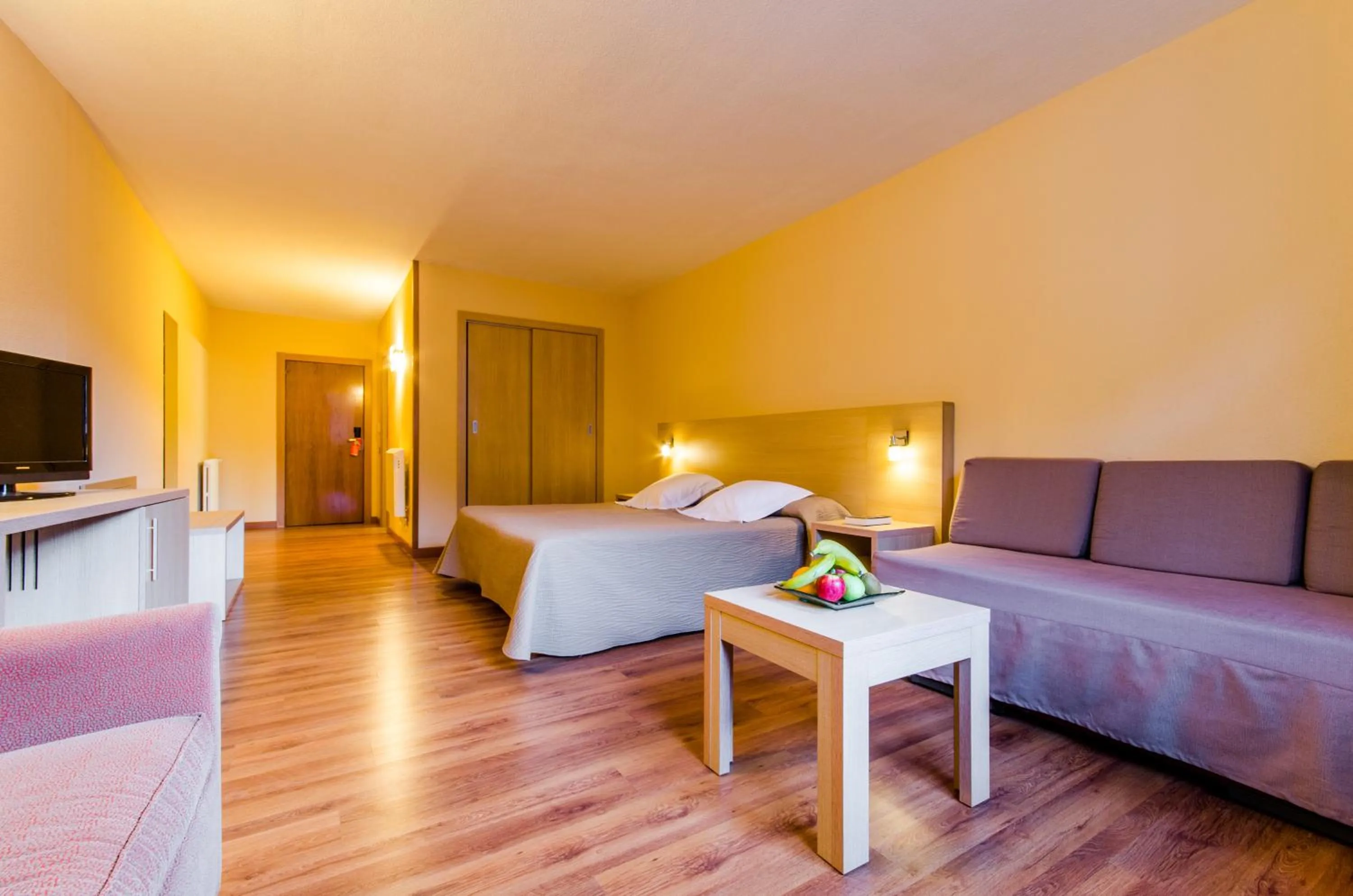 Quadruple Room with Mountain View and Spa Access in Hotel Panorama