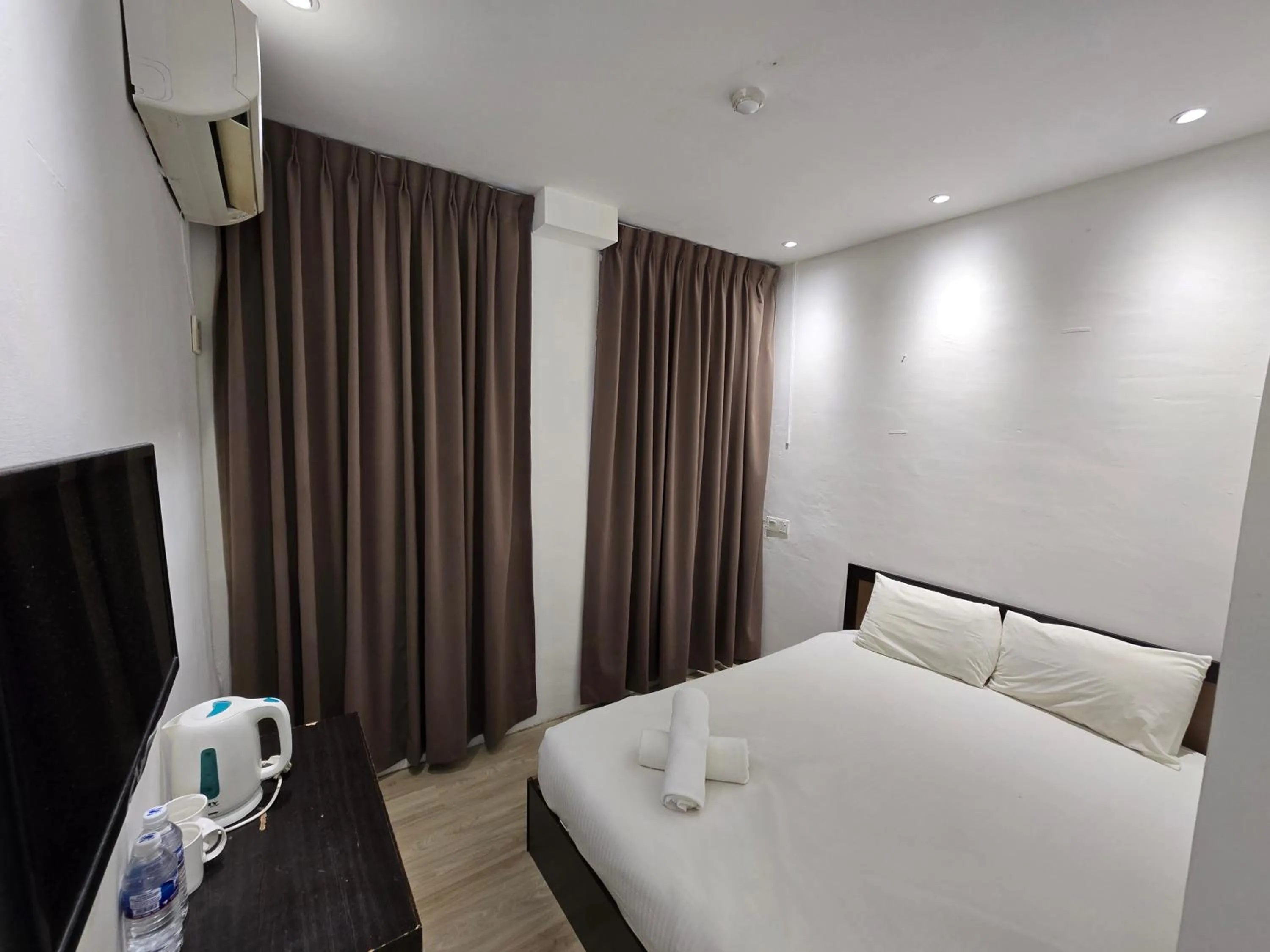 Deluxe Queen Room in One Point Inn King Centre