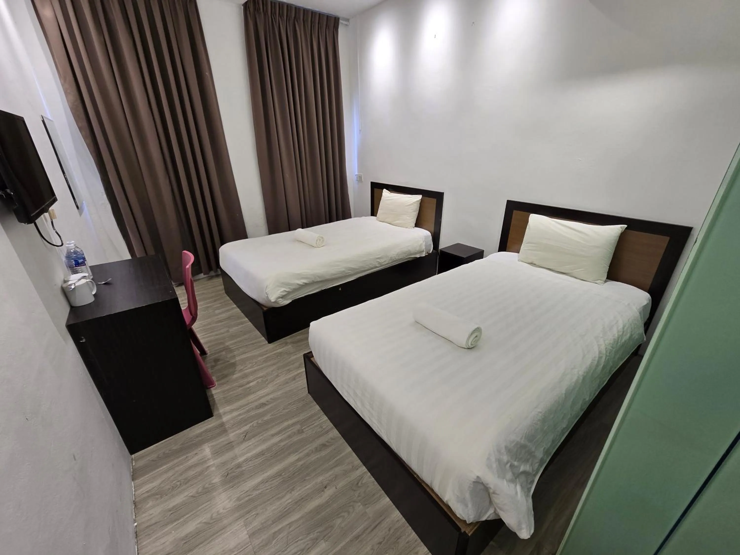 Standard Twin Room in One Point Inn King Centre