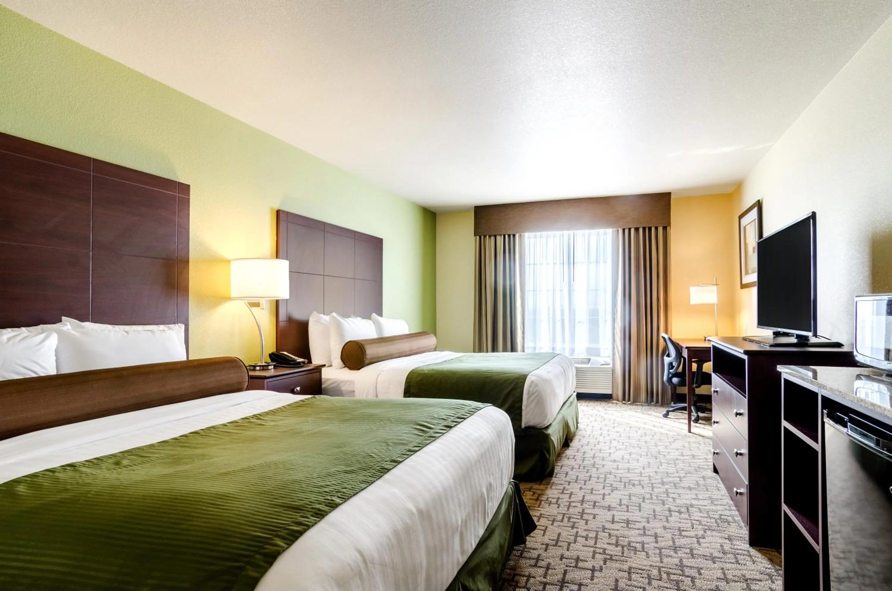 Queen Room - Disability Access in Cobblestone Inn & Suites - Ord