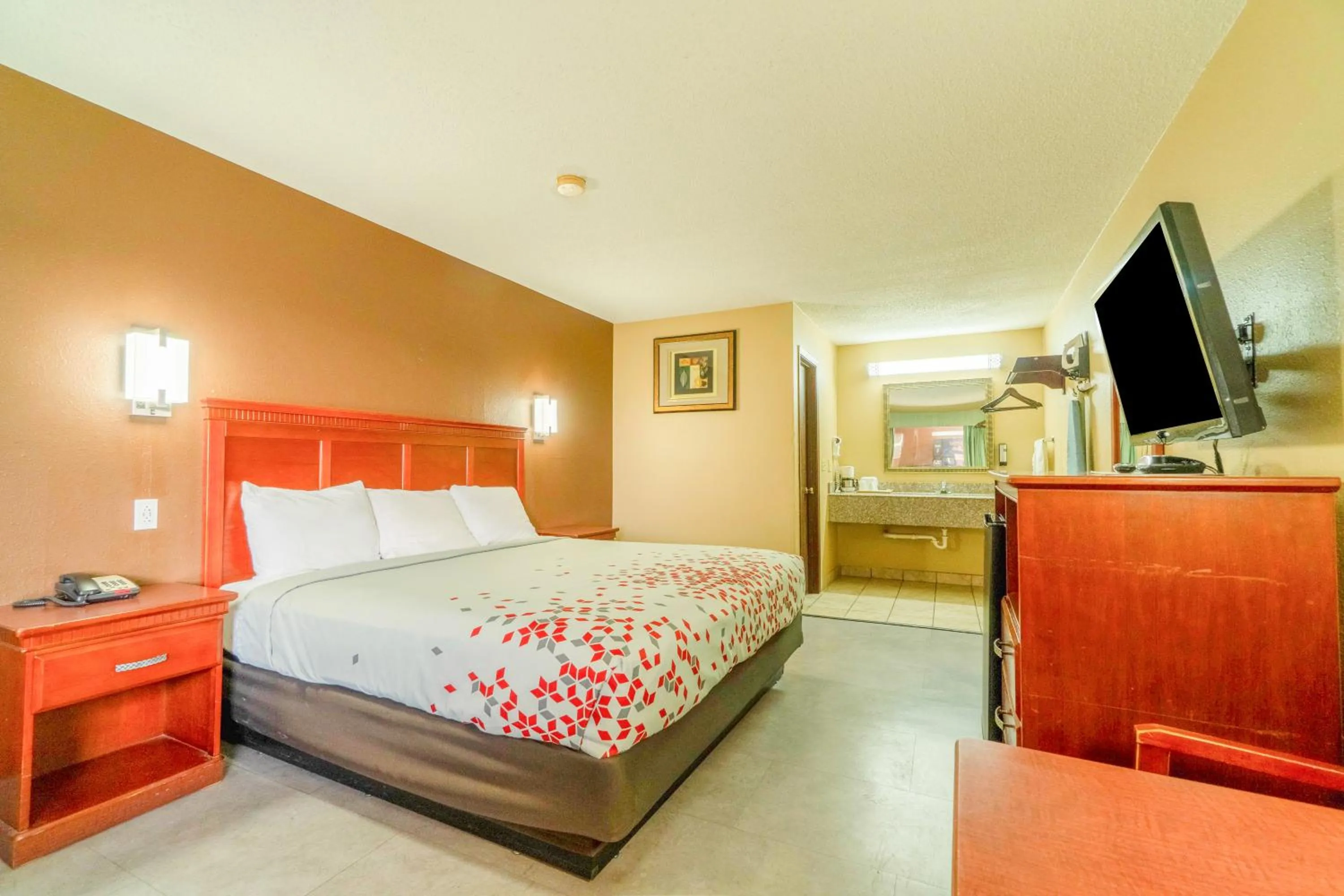 King Bed Non-Smoking in Crown Inn By OYO Denver Tx