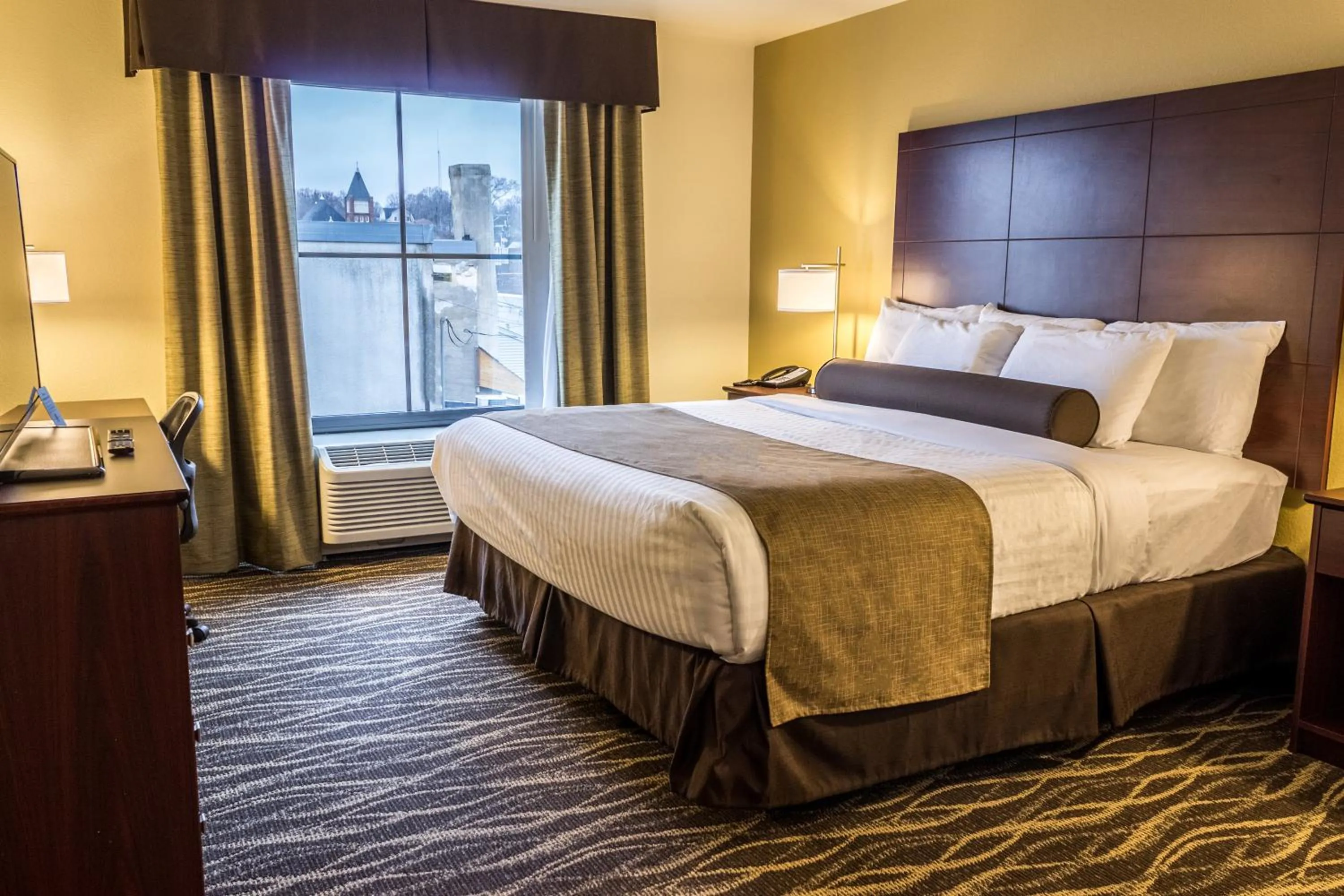Deluxe King Room in Cobblestone Hotel & Suites - Chippewa Falls