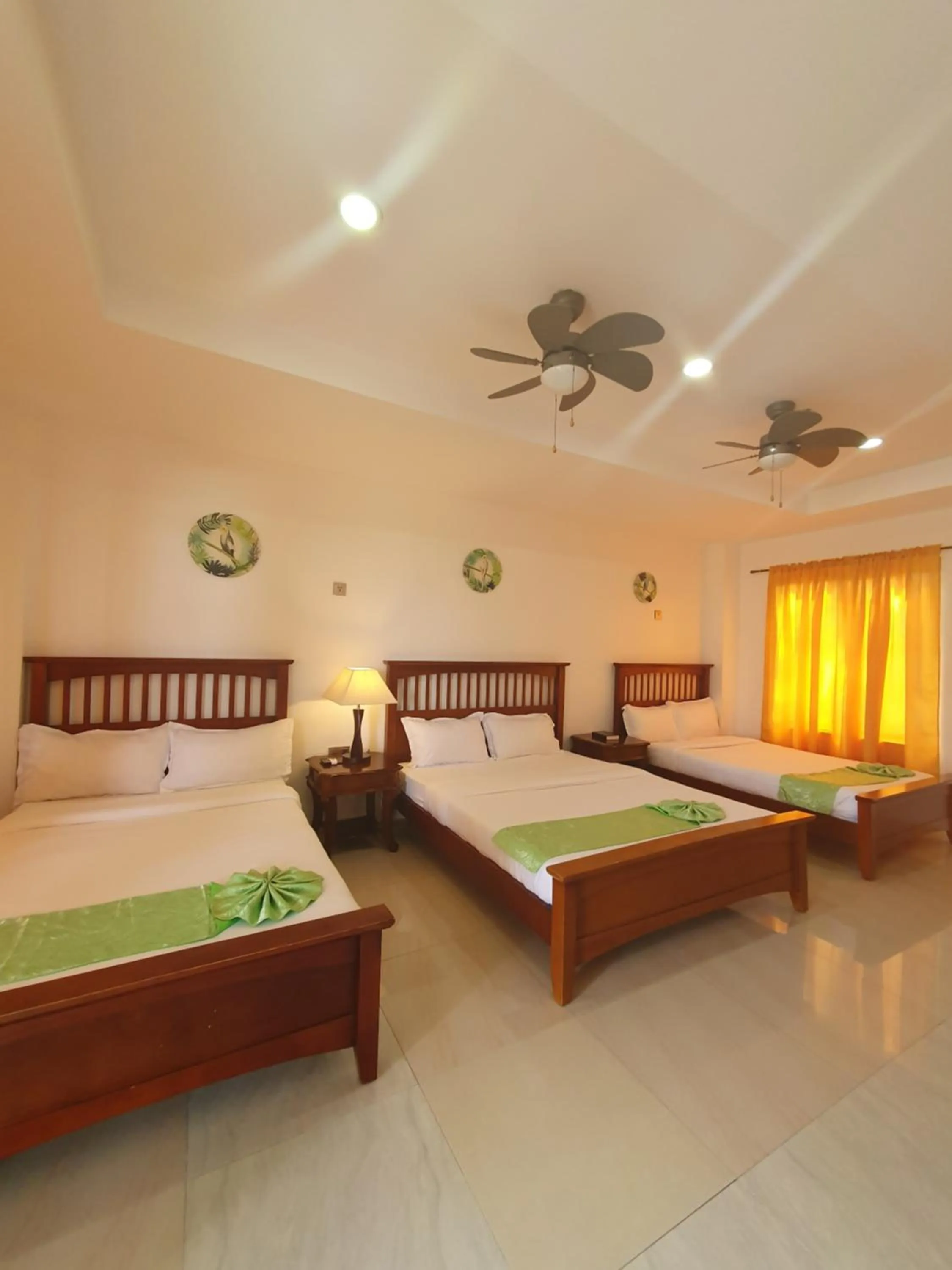 Deluxe Triple Room in Moalboal Tropics