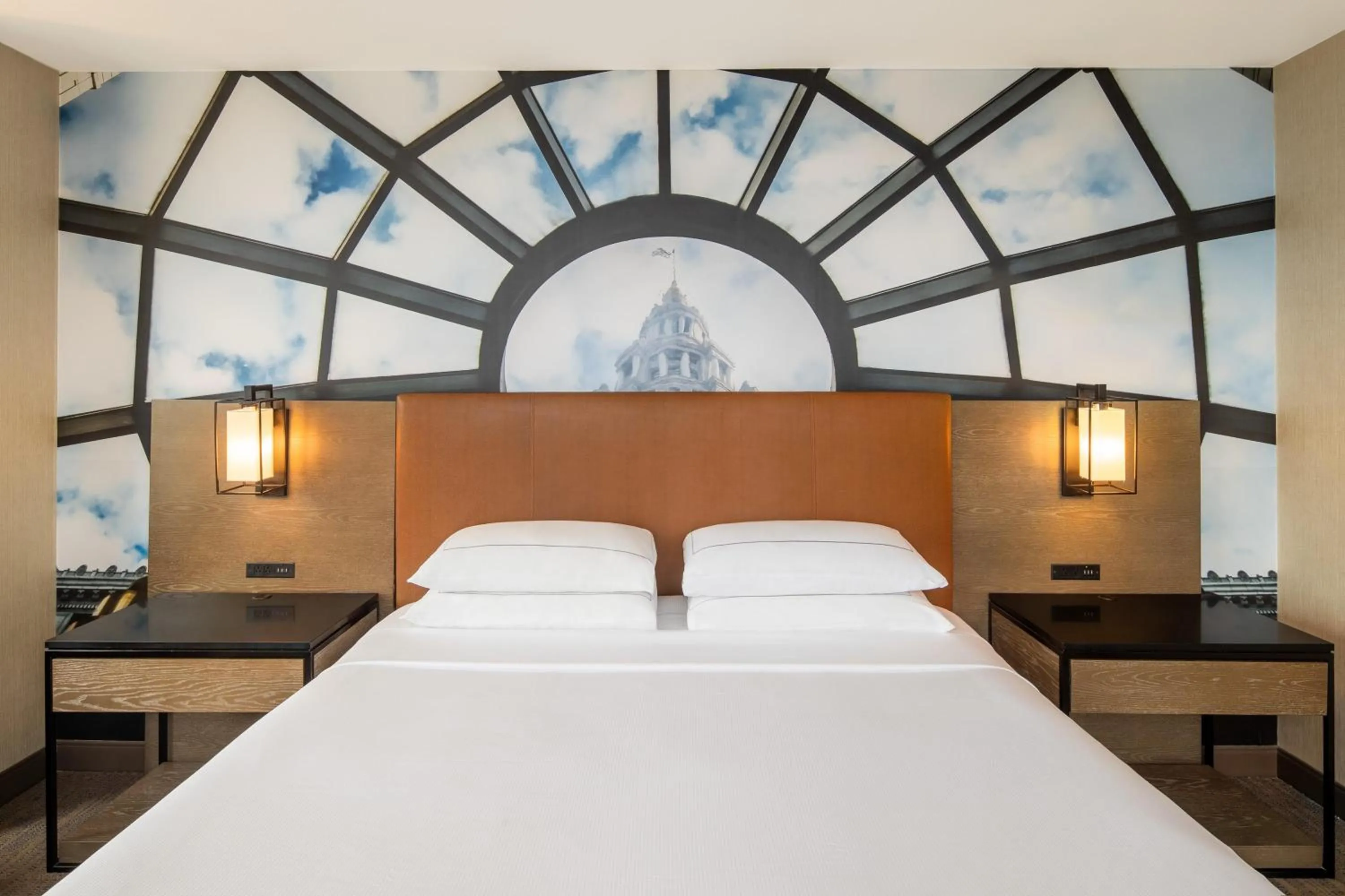 South Corner King Room - Hearing Access in Hilton Cleveland Downtown