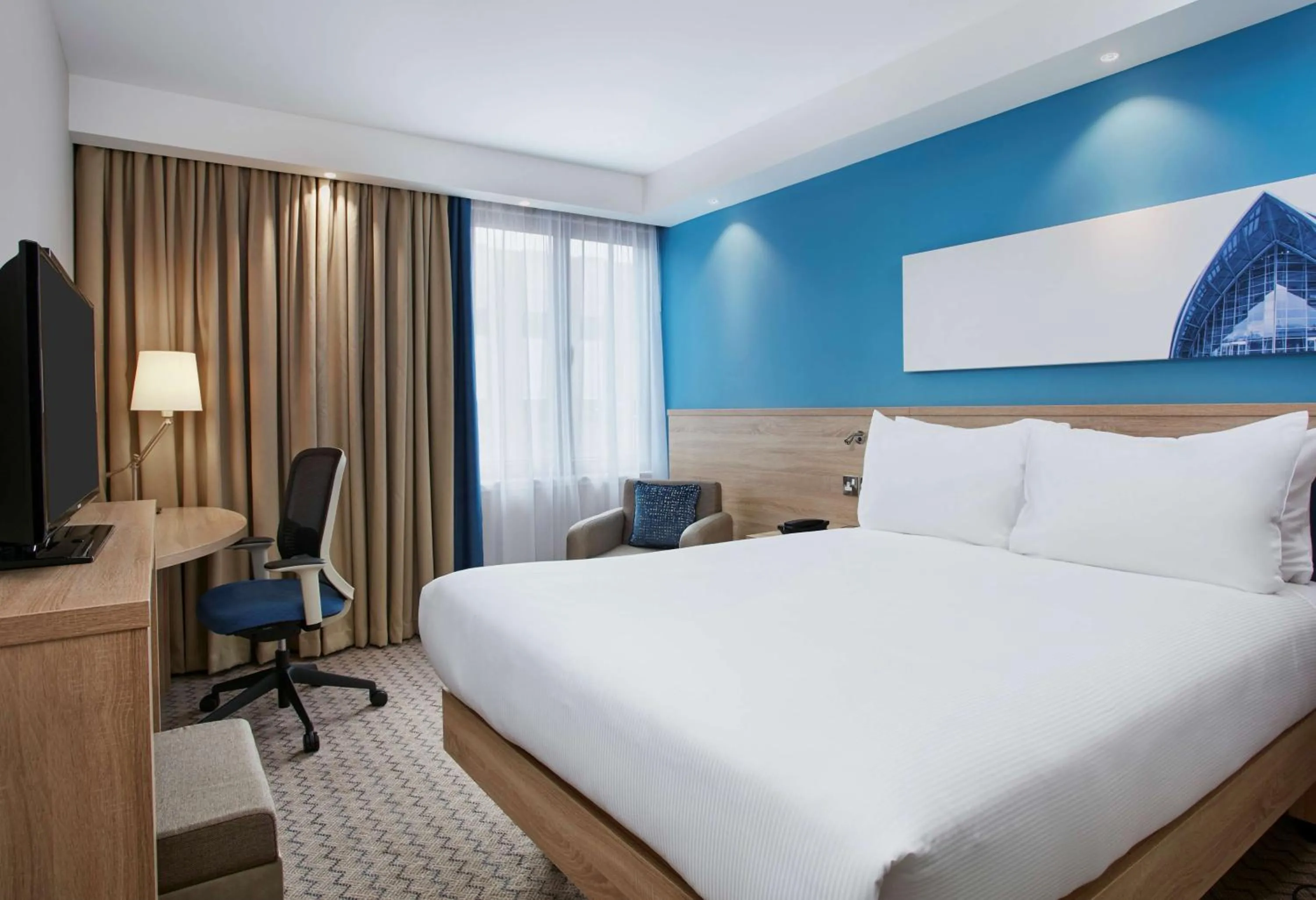 Queen Room in Hampton by Hilton Glasgow Central