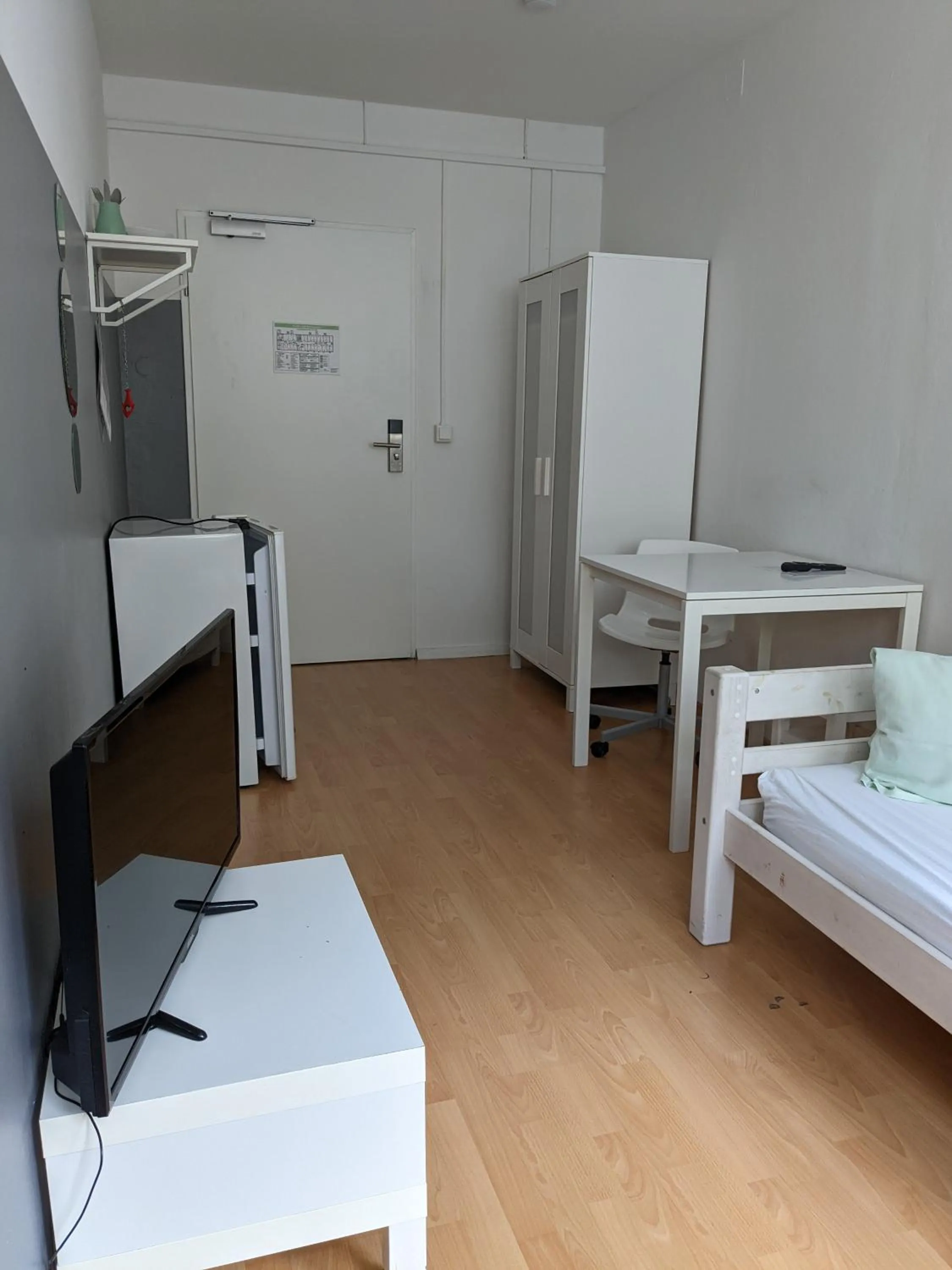 Single Room with Shared Bathroom in PM-Rooms