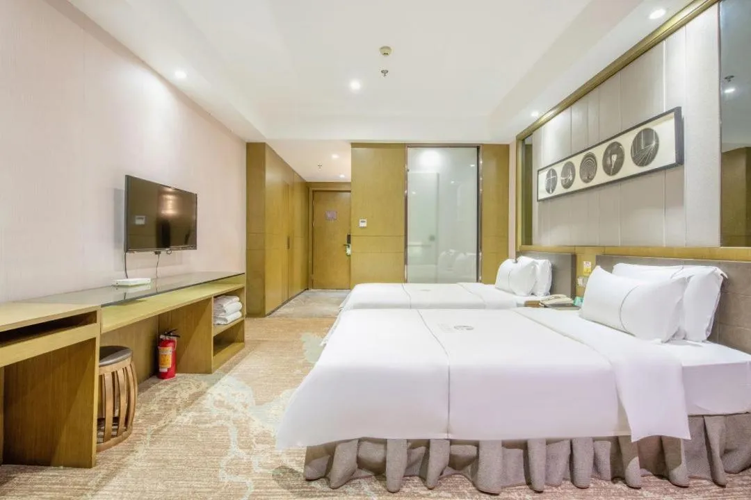 Superior Twin Room in lnsail Hotel Shenzhen Luohu Port Railway Station