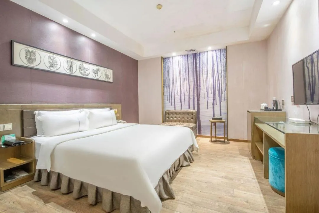 Budget Double Room - No Window in lnsail Hotel Shenzhen Luohu Port Railway Station