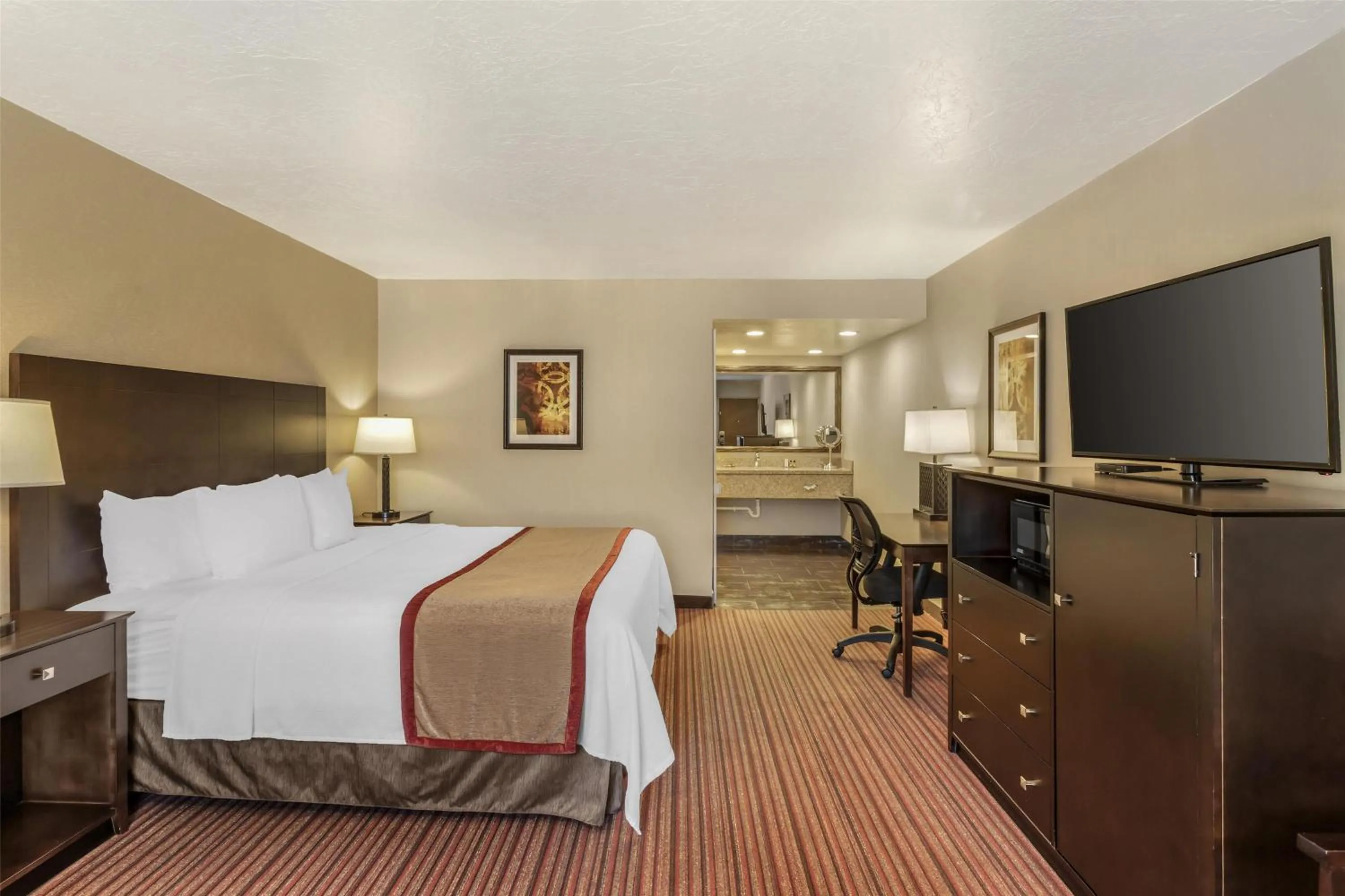King Room with Roll-In Shower - Disability Access/Non-Smoking in Best Western Plus Cedar City