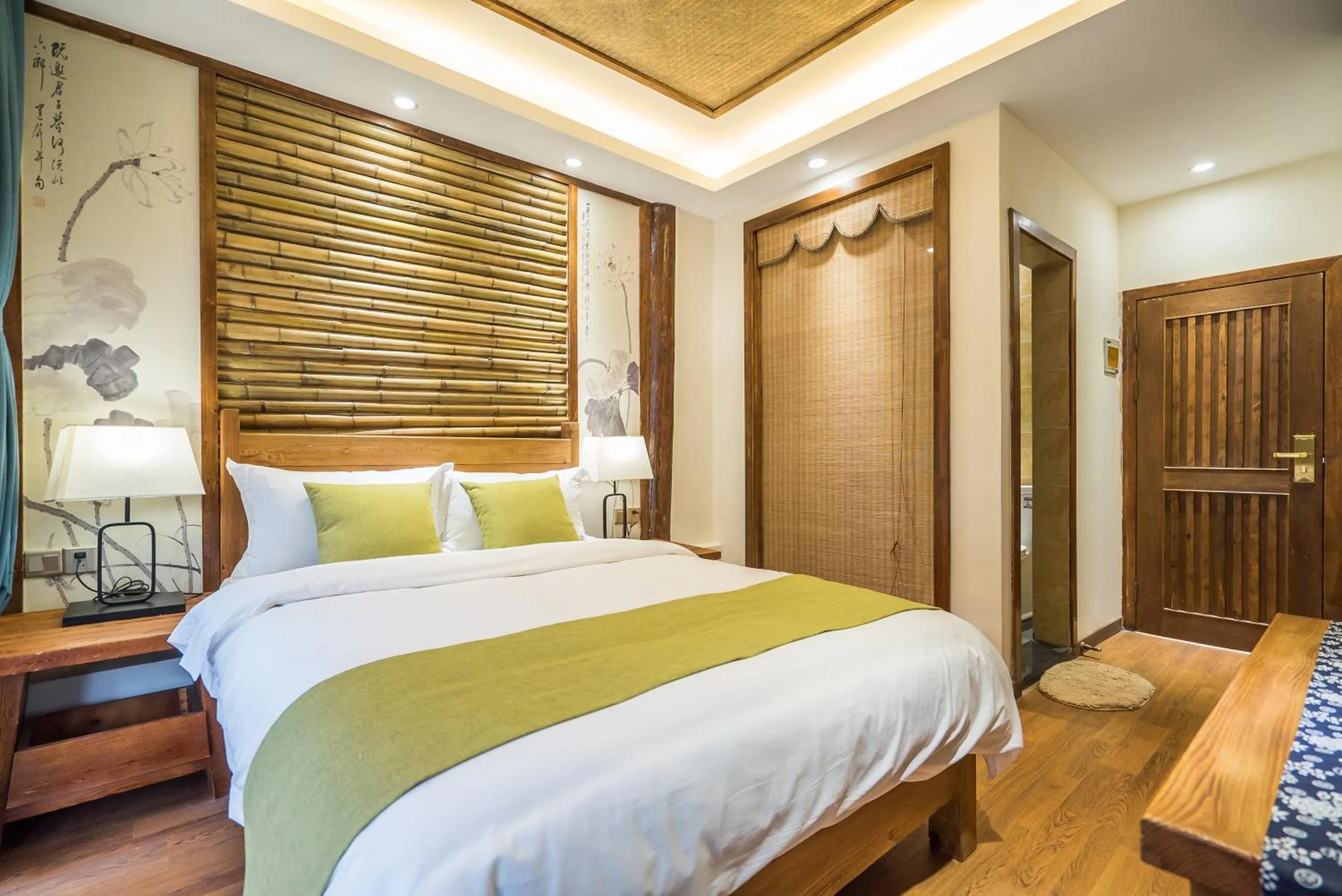 Botique Queen Room in Lijiang Yue Tu Inn