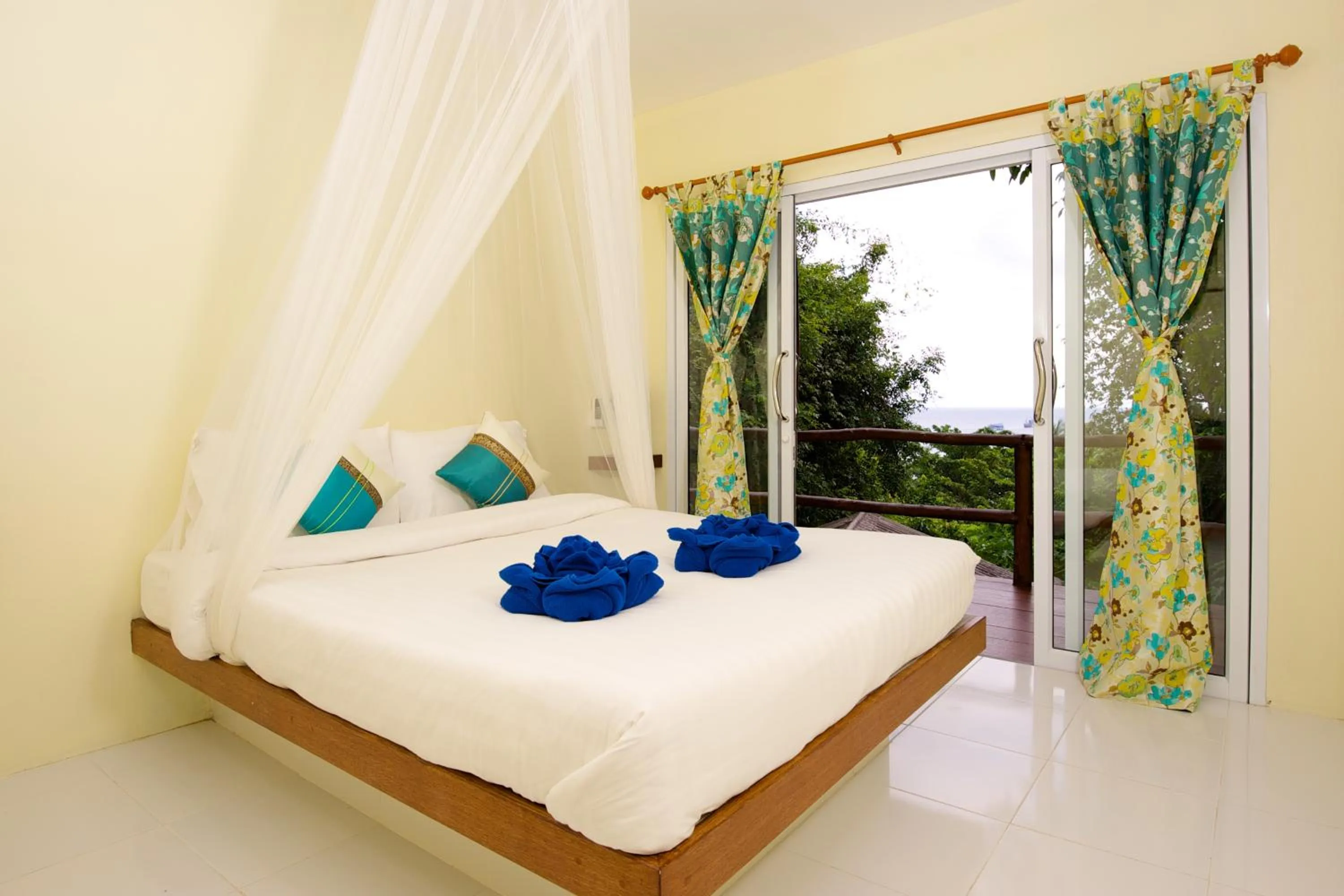 Small Double Room in Bubble Bungalow