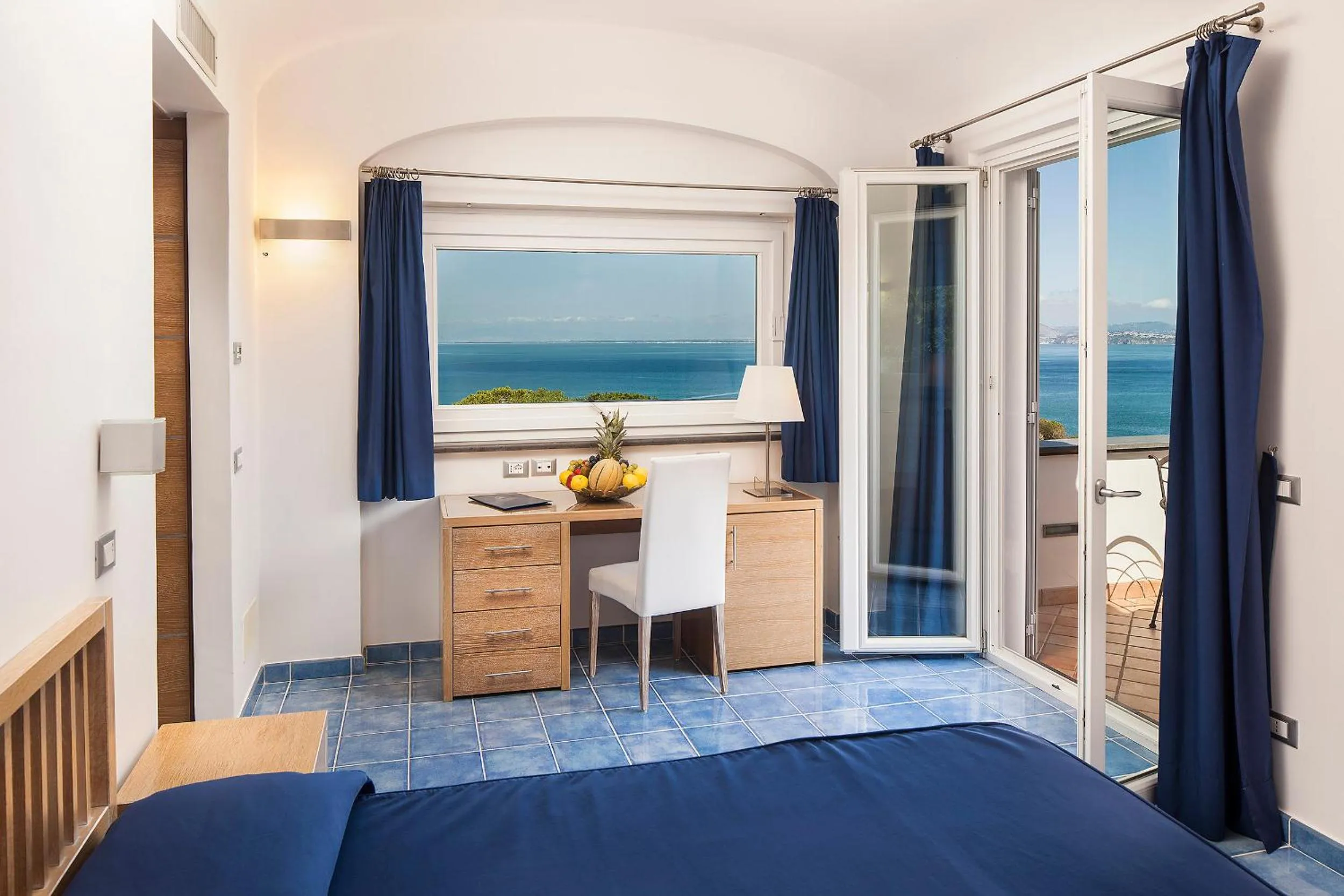 Luxury Double Room with Frontal Sea View in Grifo Hotel Charme & SPA