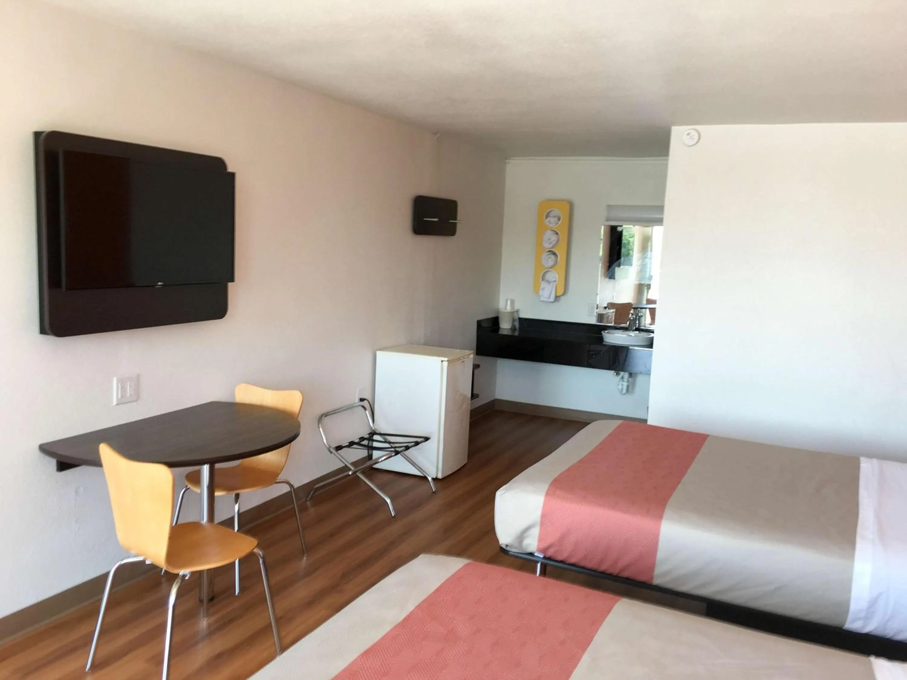 Deluxe Queen Room with Two Queen Beds - single occupancy - Smoking in Motel 6-Connellys Springs, NC