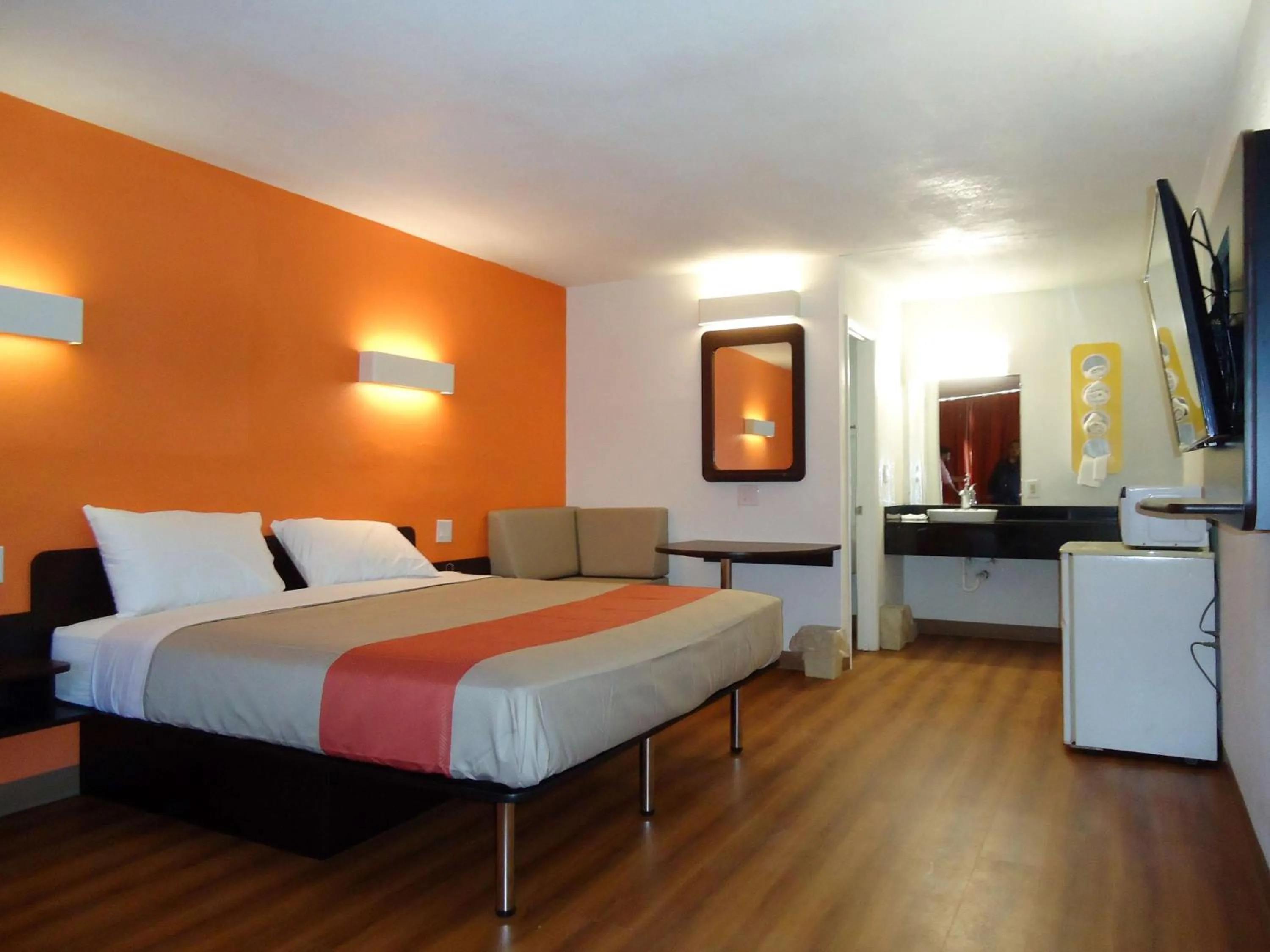 Deluxe King Room - single occupancy - Smoking in Motel 6-Connellys Springs, NC