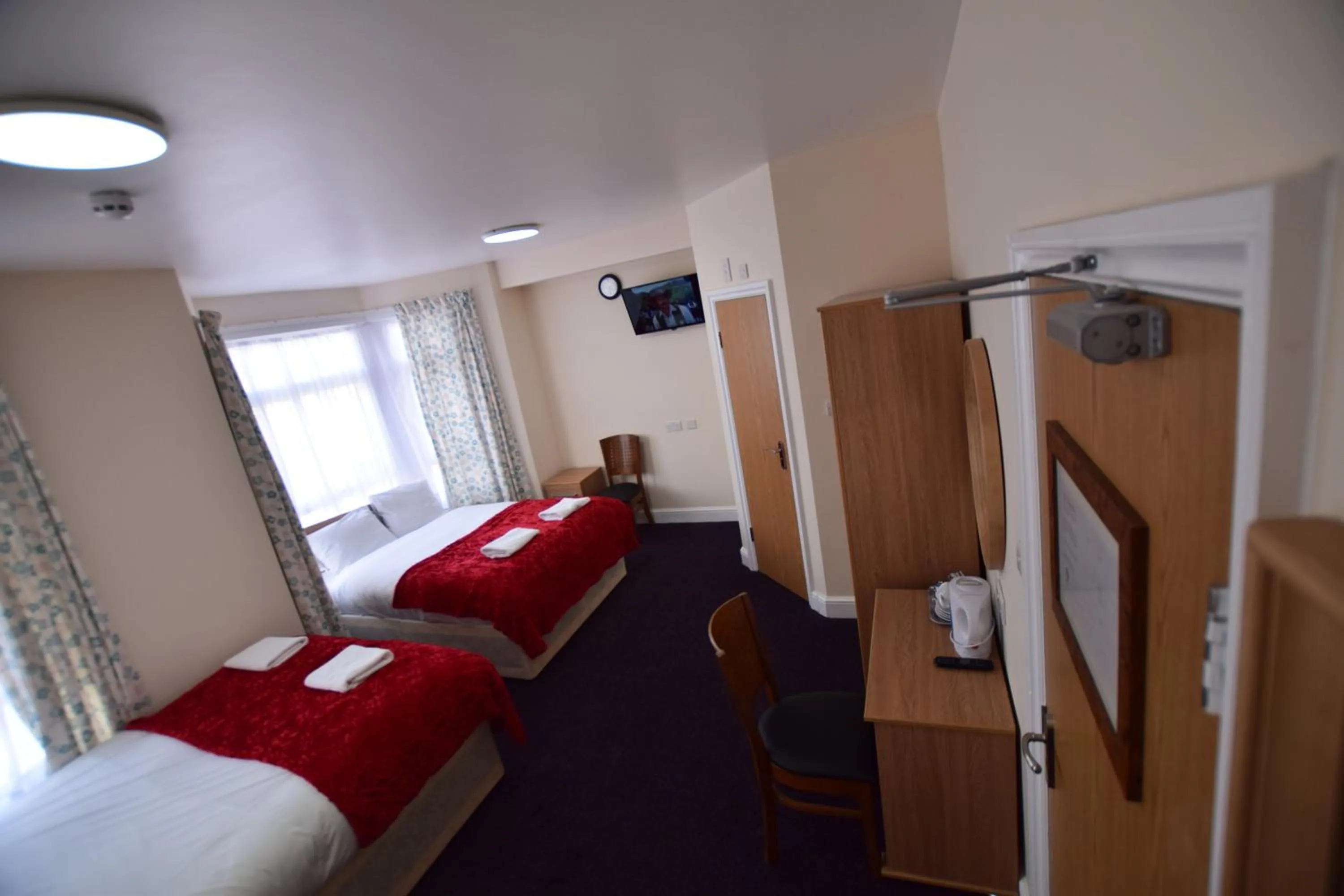 Triple Room in Woodlands Lodge Ilford