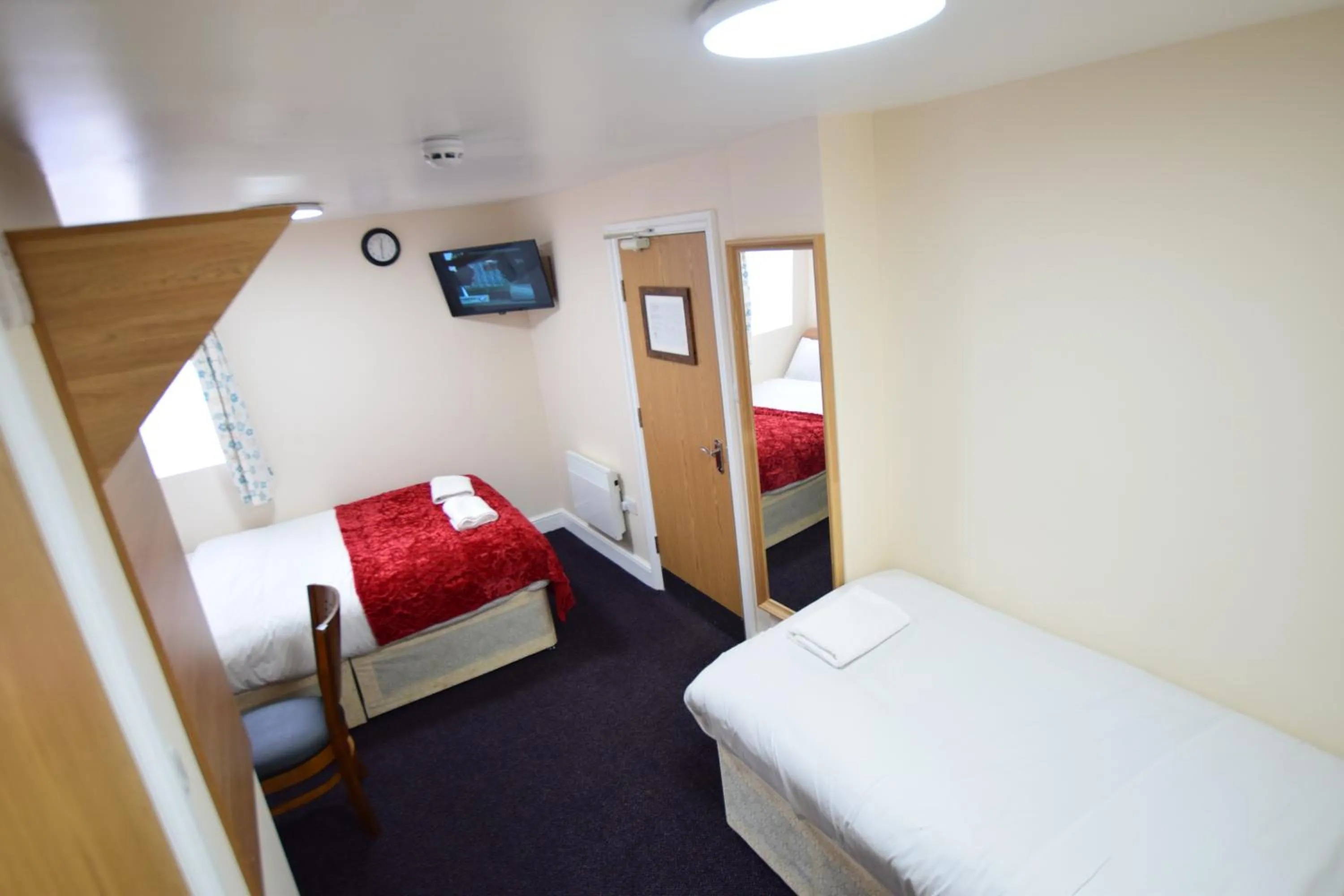 Twin Room in Woodlands Lodge Ilford