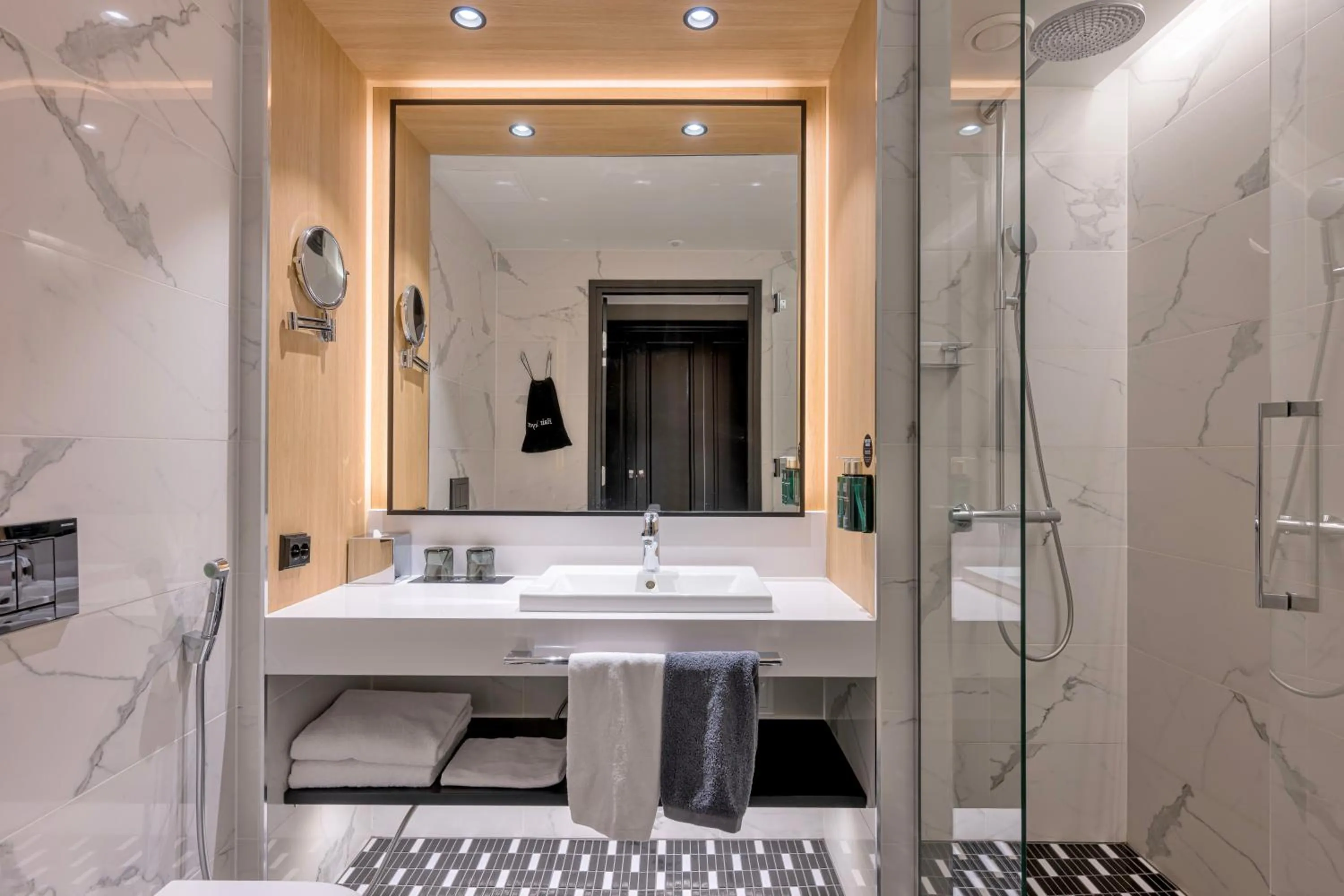 Standard Twin Room in Clarion Hotel Aviapolis