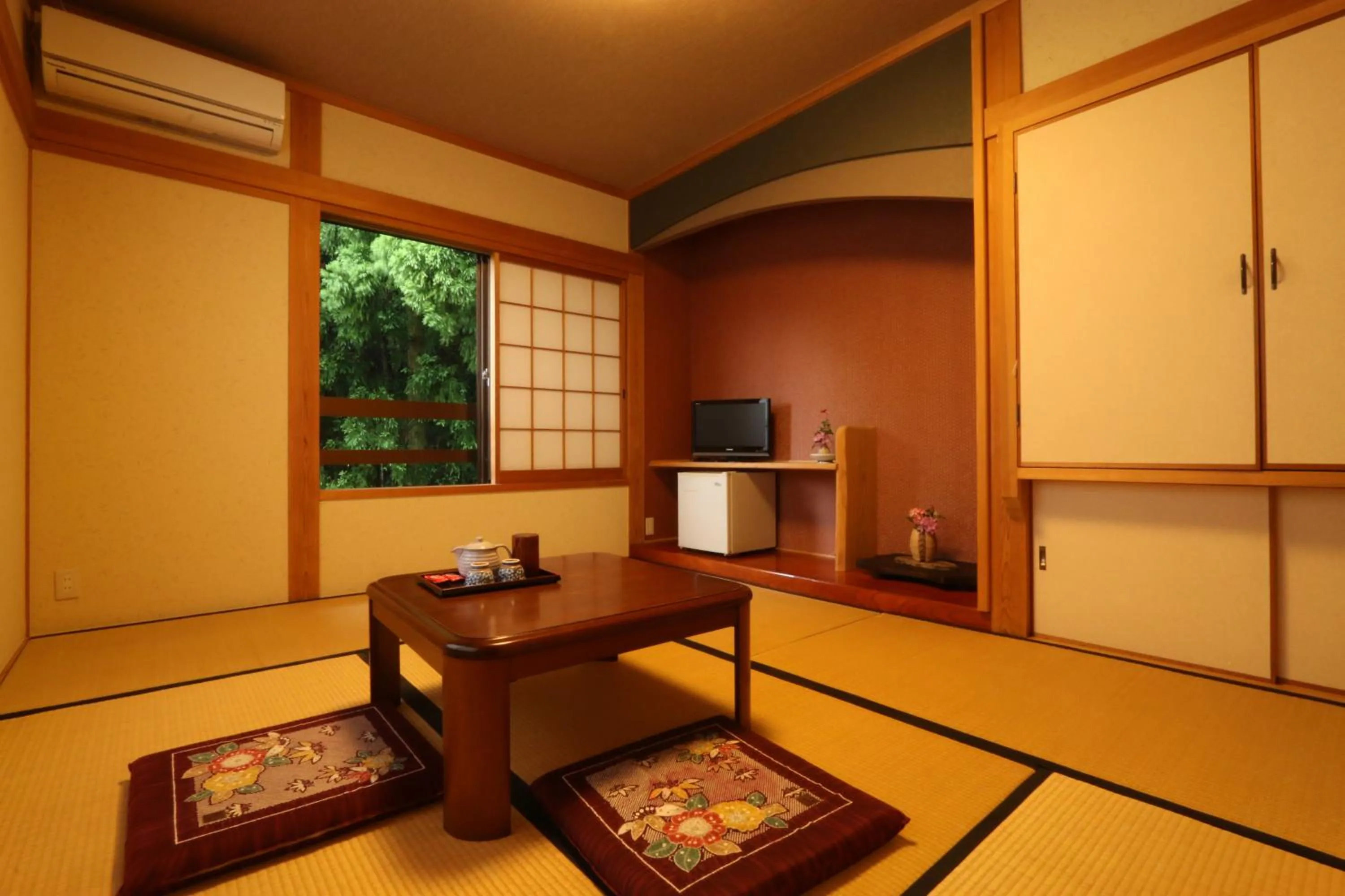Japanese-Style Room in Minshuku Asogen