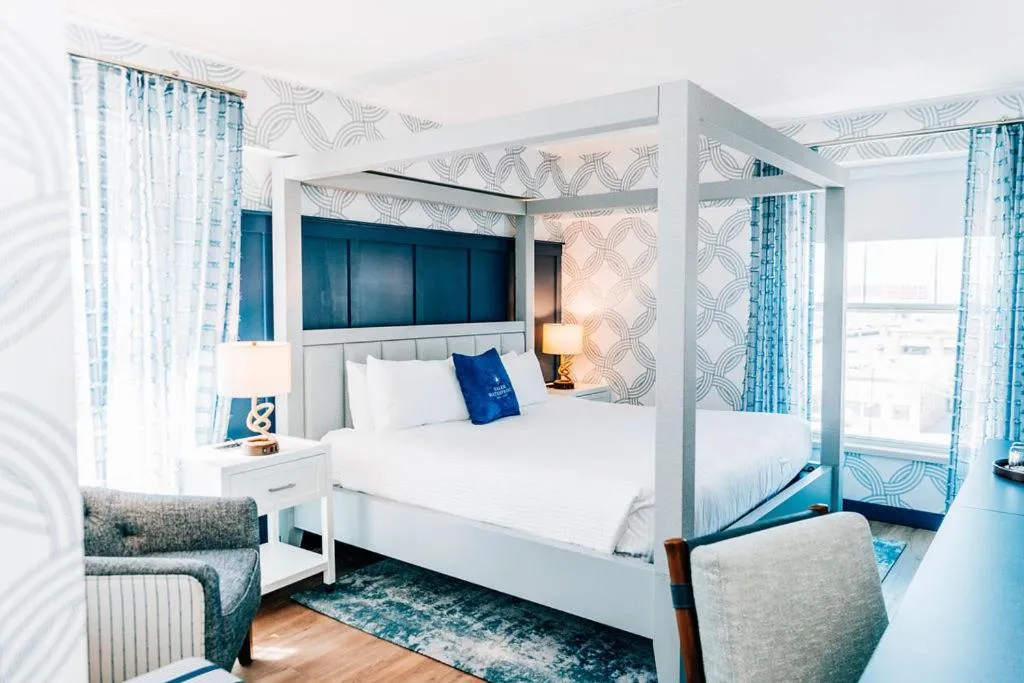 Superior King Room in Salem Waterfront Hotel & Suites